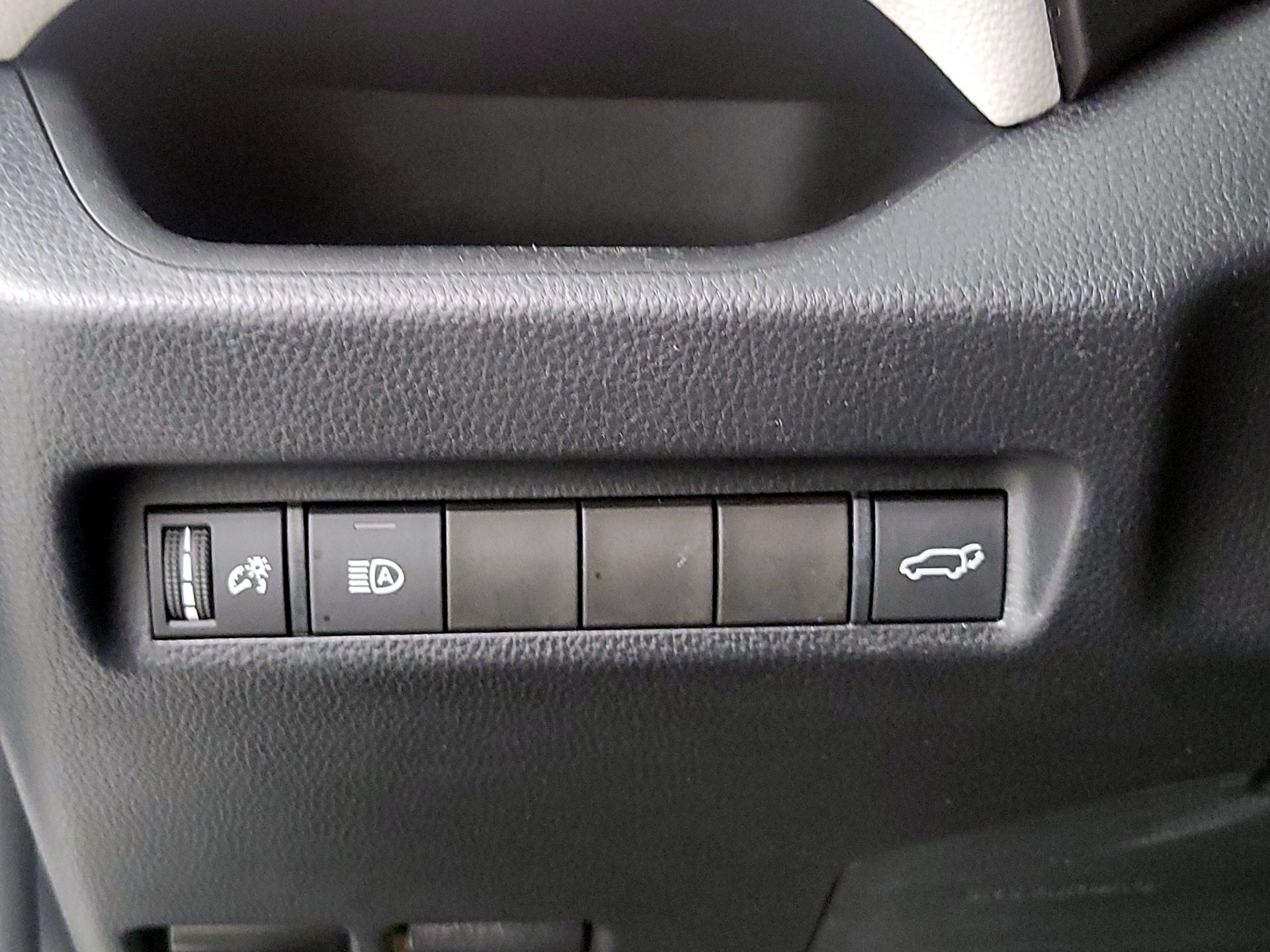 Thumbnail: 2020 Toyota RAV4 - 13