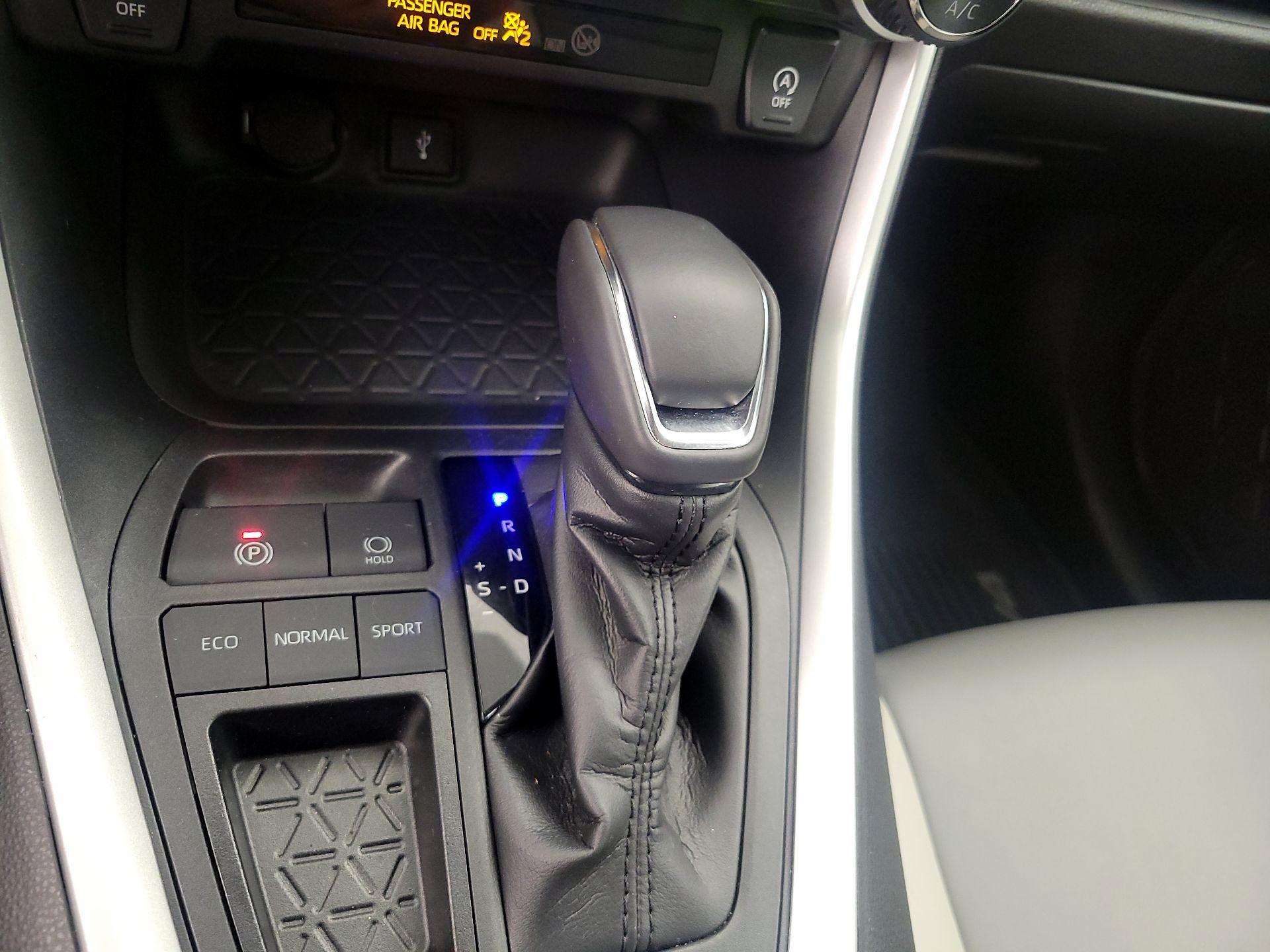 Thumbnail: 2020 Toyota RAV4 - 17