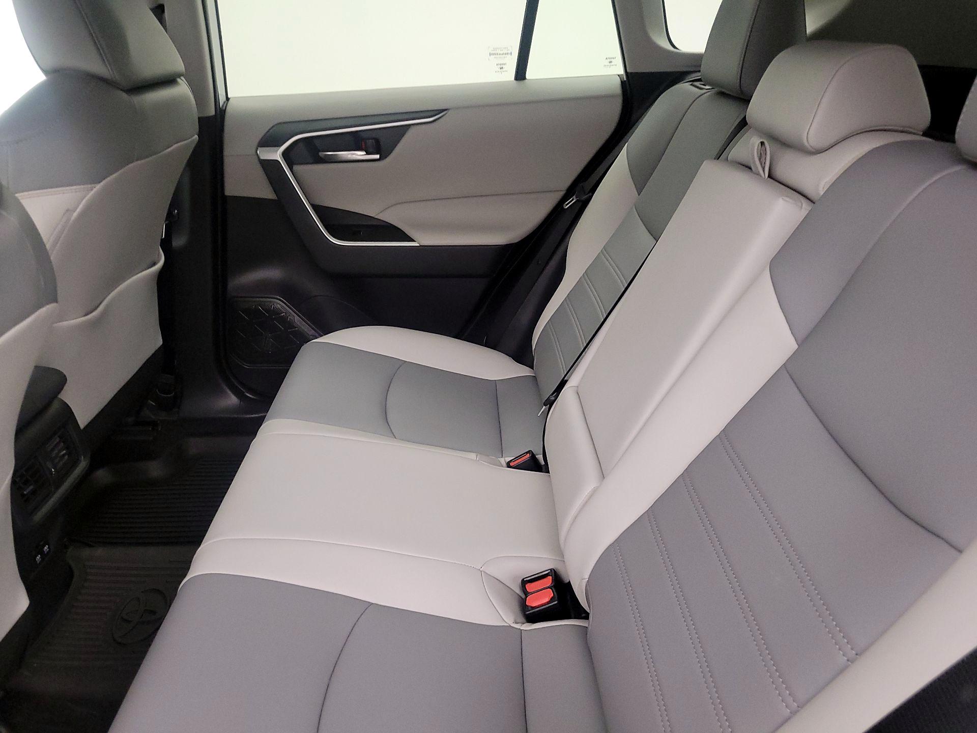 Thumbnail: 2020 Toyota RAV4 - 19