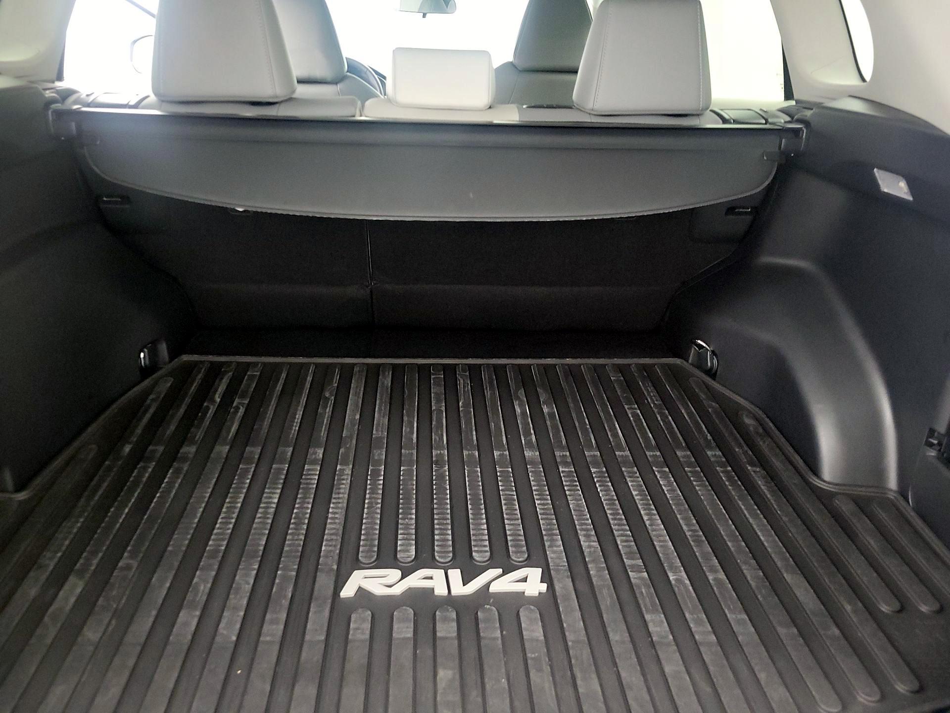 Thumbnail: 2020 Toyota RAV4 - 20