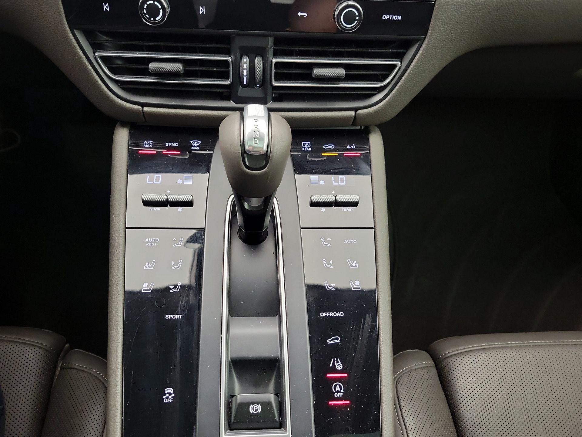 Thumbnail: 2023 Porsche Macan - 18