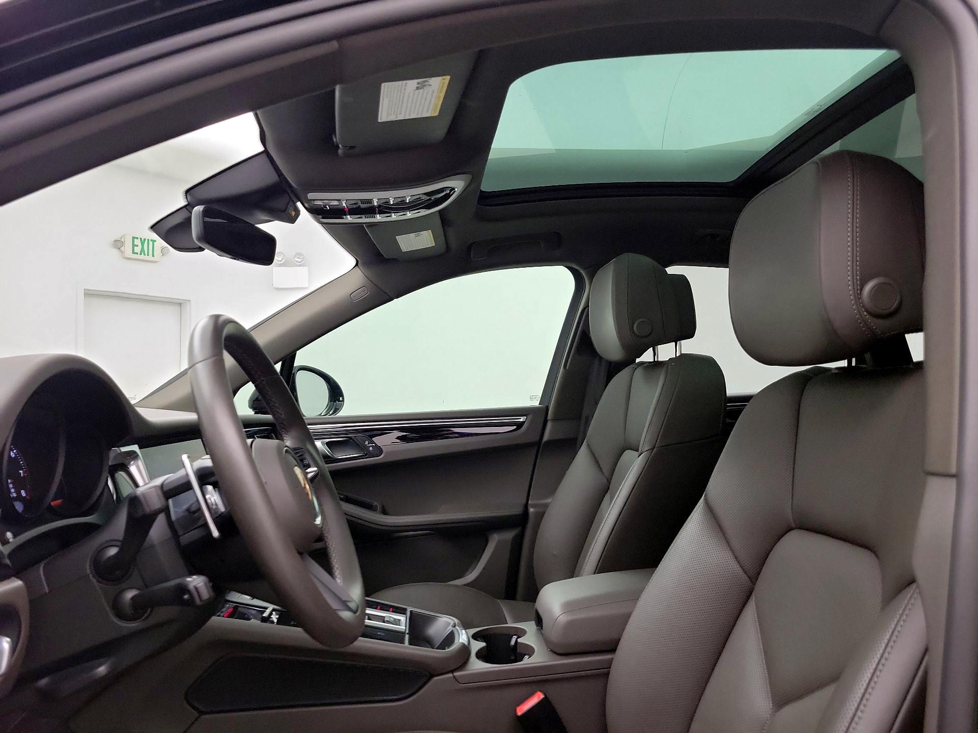 Thumbnail: 2023 Porsche Macan - 20