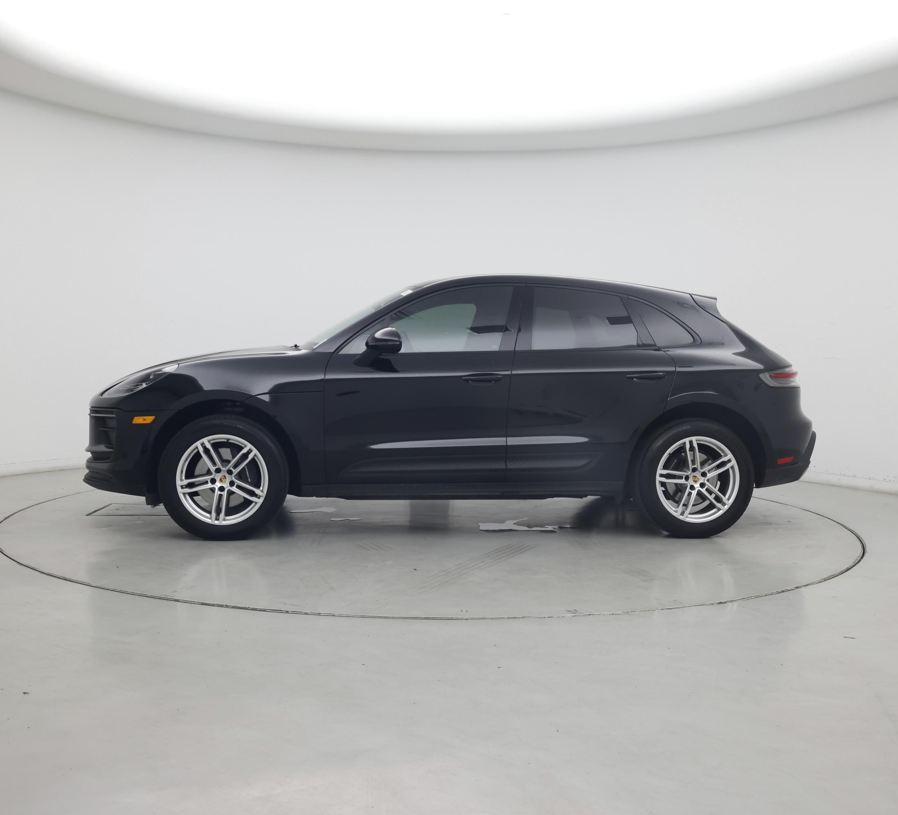 Thumbnail: 2023 Porsche Macan - 3