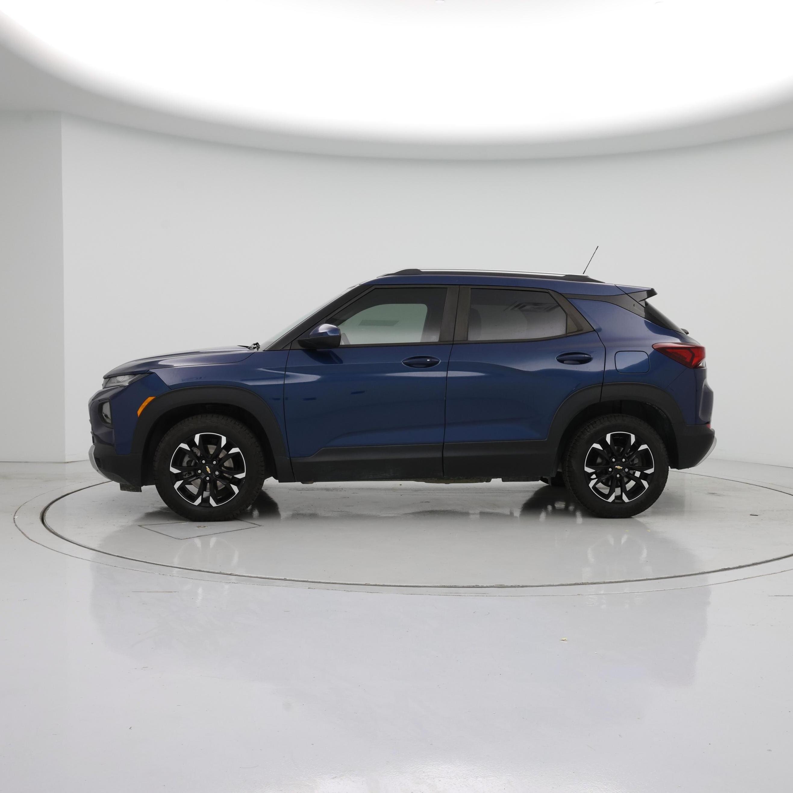Thumbnail: 2021 Chevrolet TrailBlazer - 3
