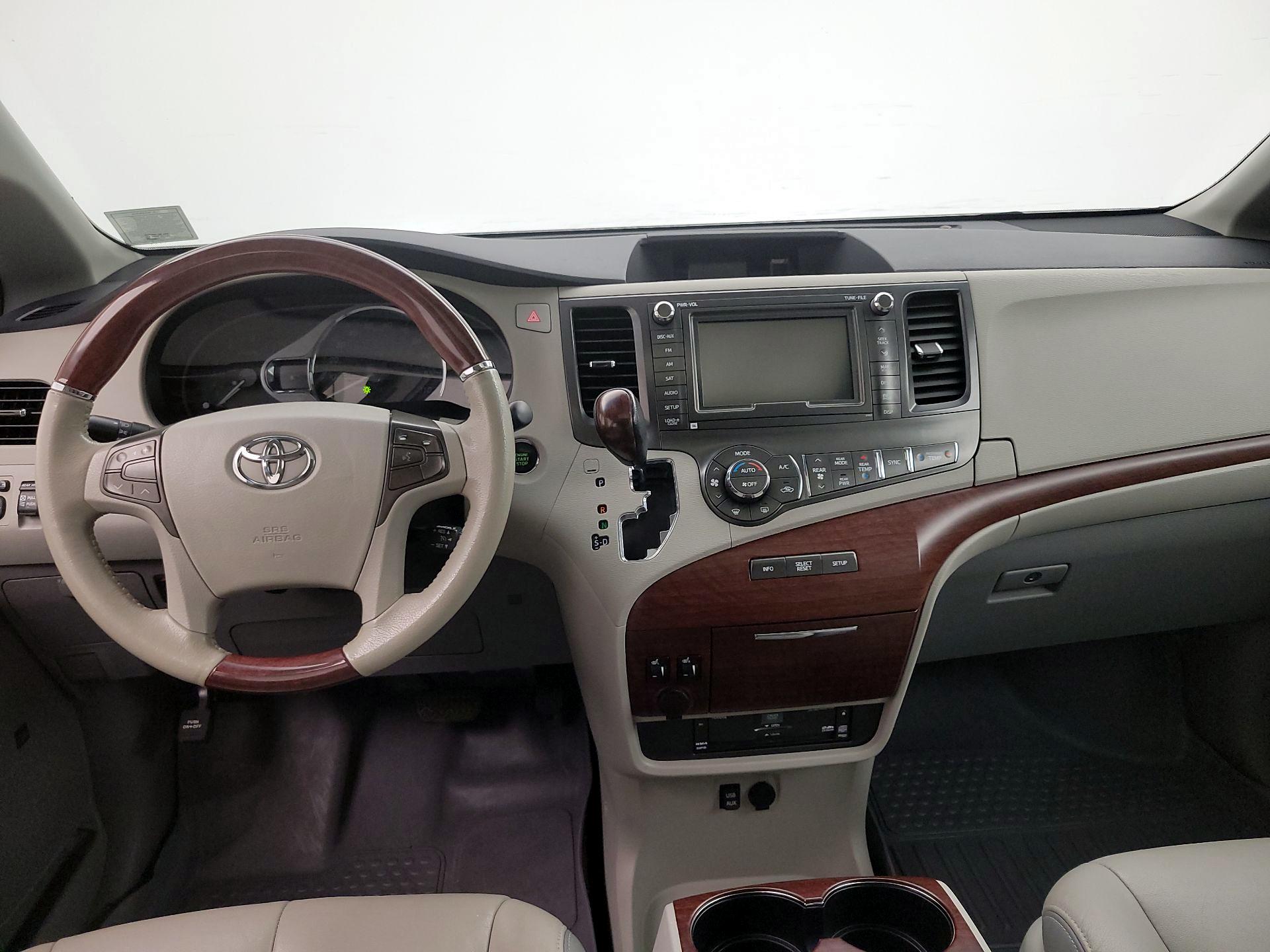Thumbnail: 2013 Toyota Sienna - 9