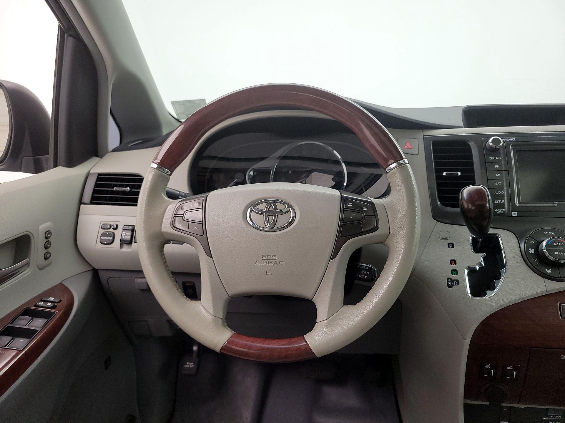 Thumbnail: 2013 Toyota Sienna - 10