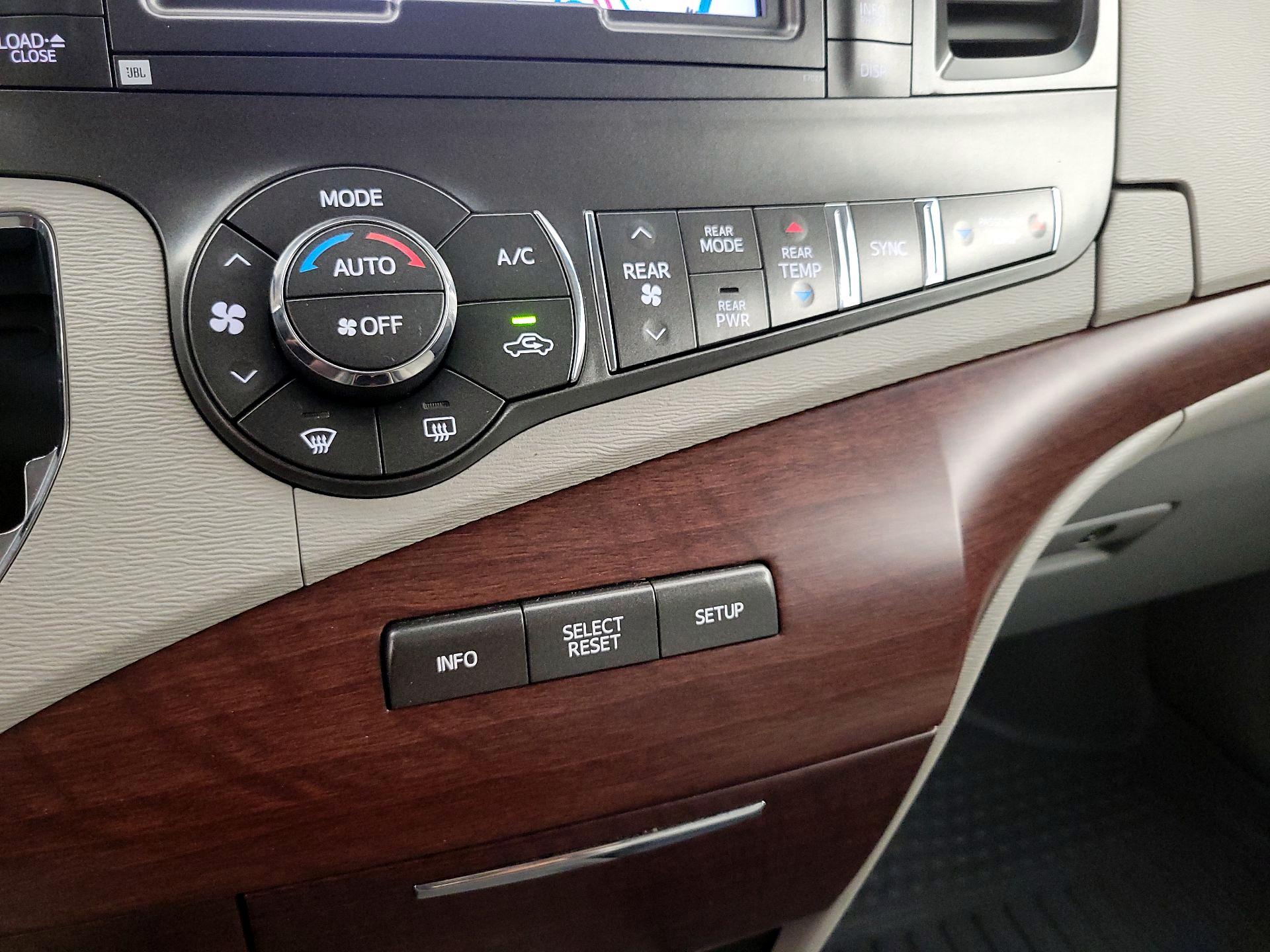 Thumbnail: 2013 Toyota Sienna - 17