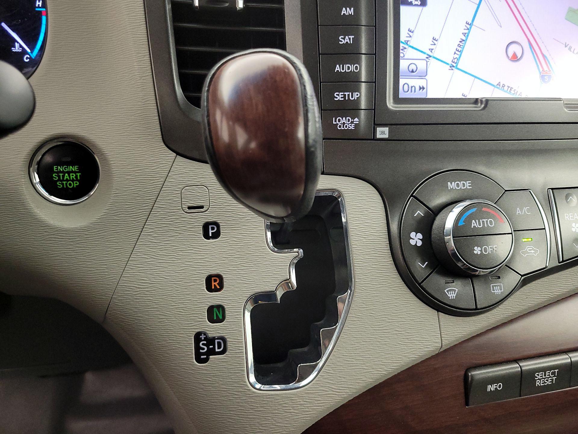 Thumbnail: 2013 Toyota Sienna - 18