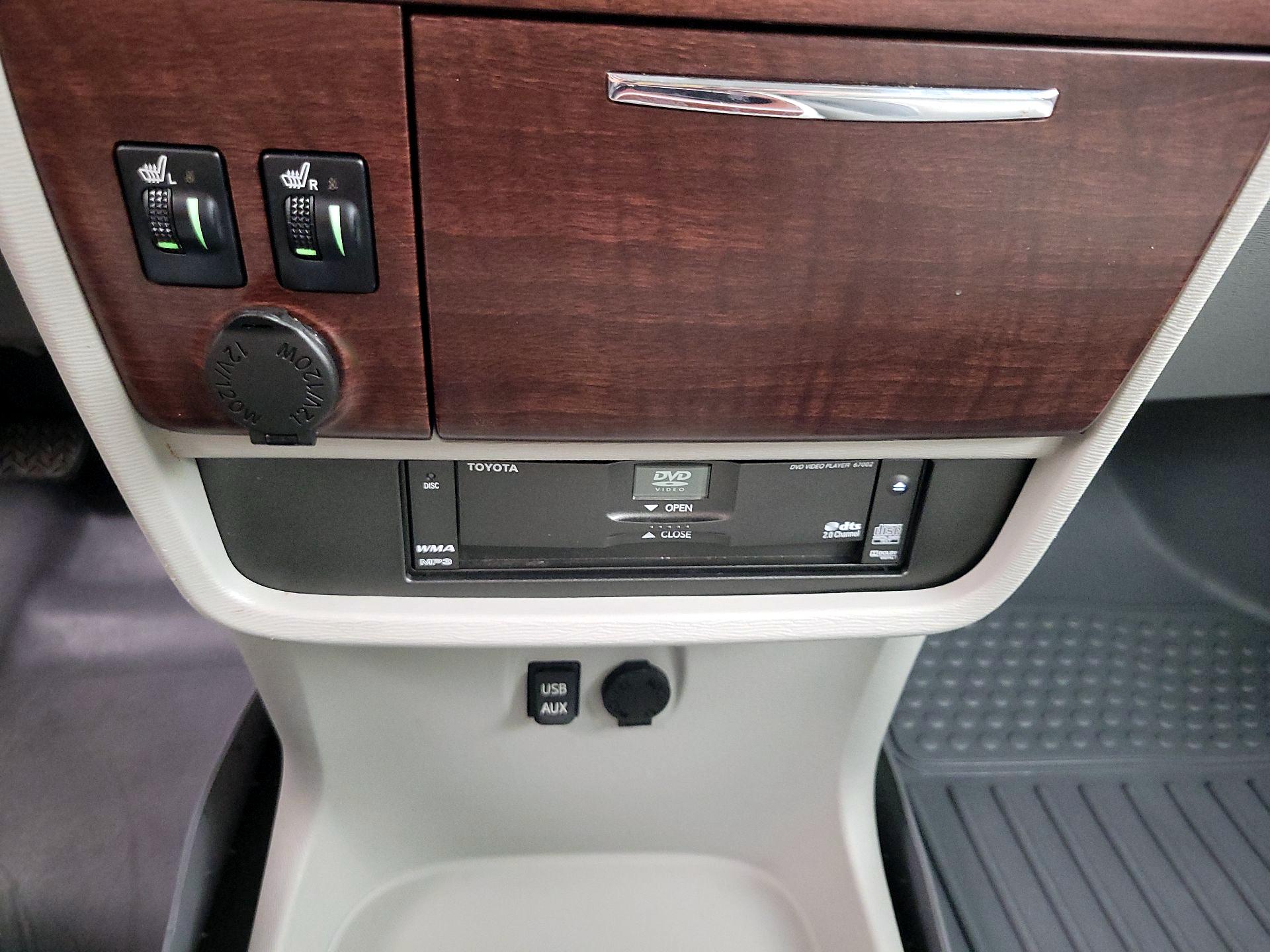 Thumbnail: 2013 Toyota Sienna - 19