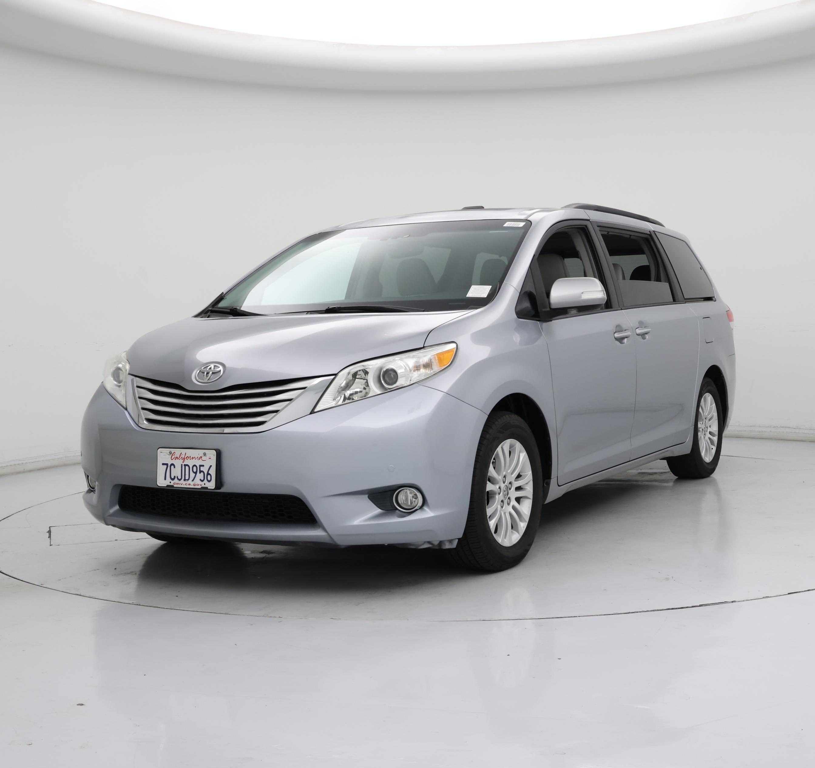 Thumbnail: 2013 Toyota Sienna - 4