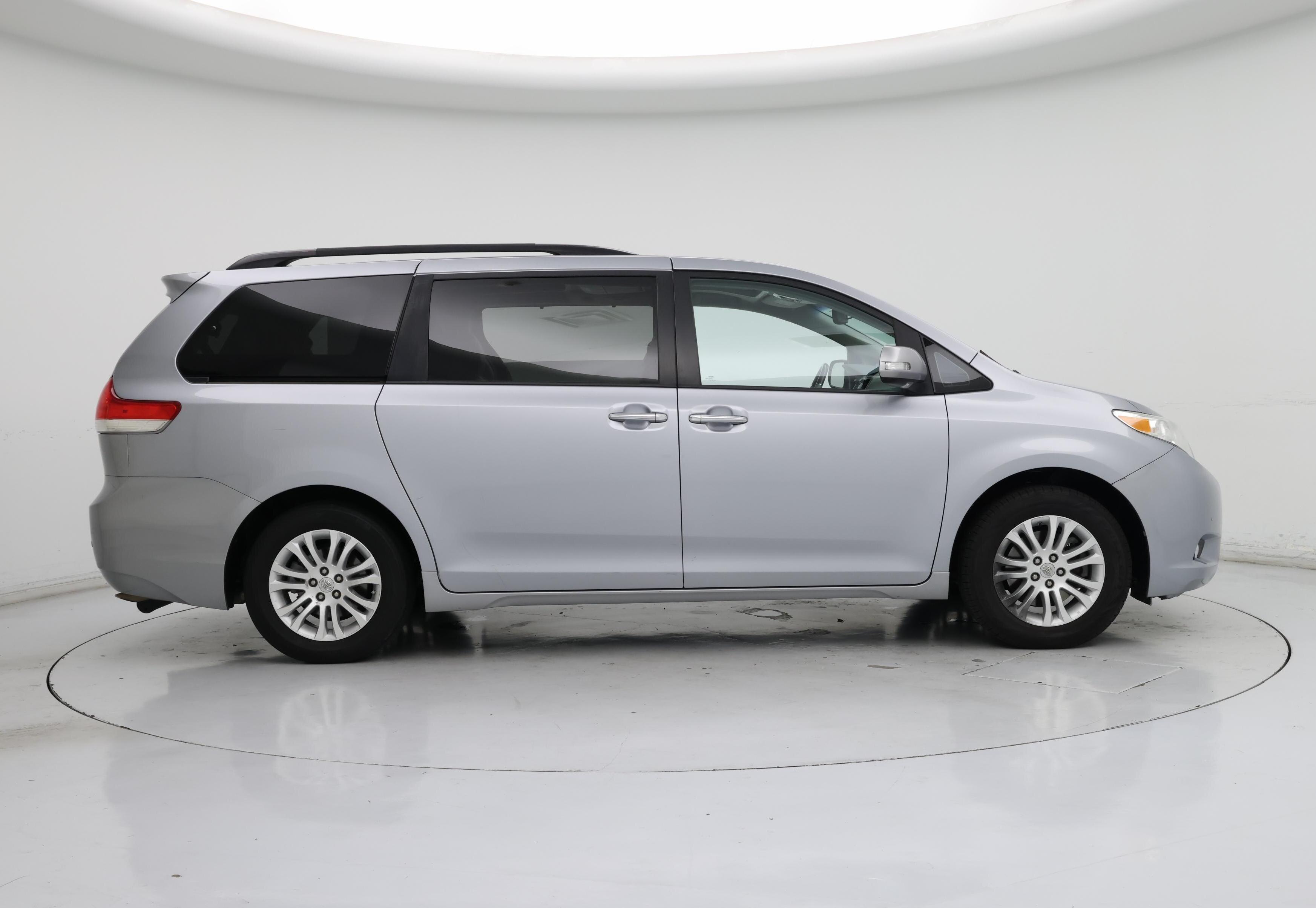 Thumbnail: 2013 Toyota Sienna - 7