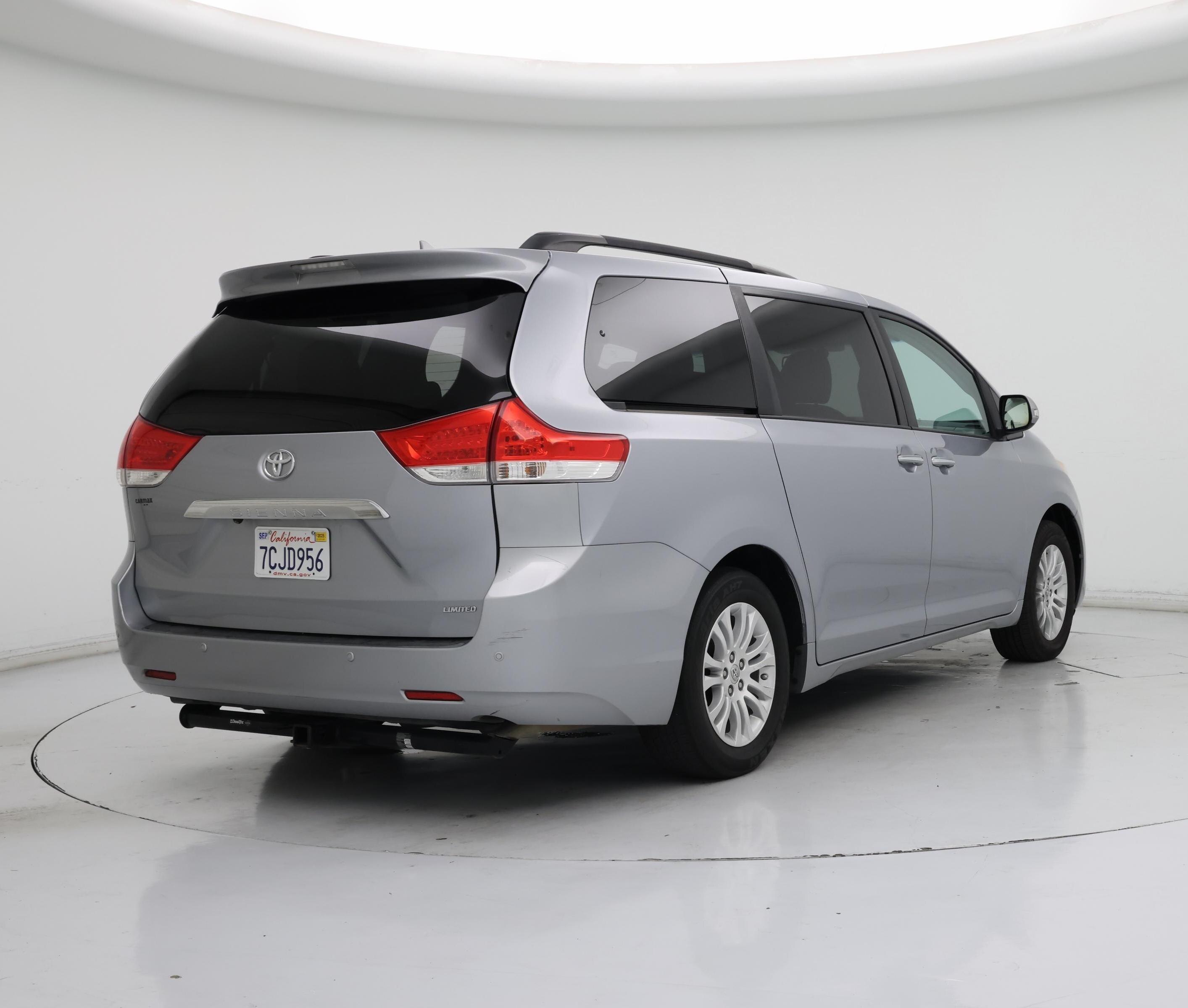 Thumbnail: 2013 Toyota Sienna - 8