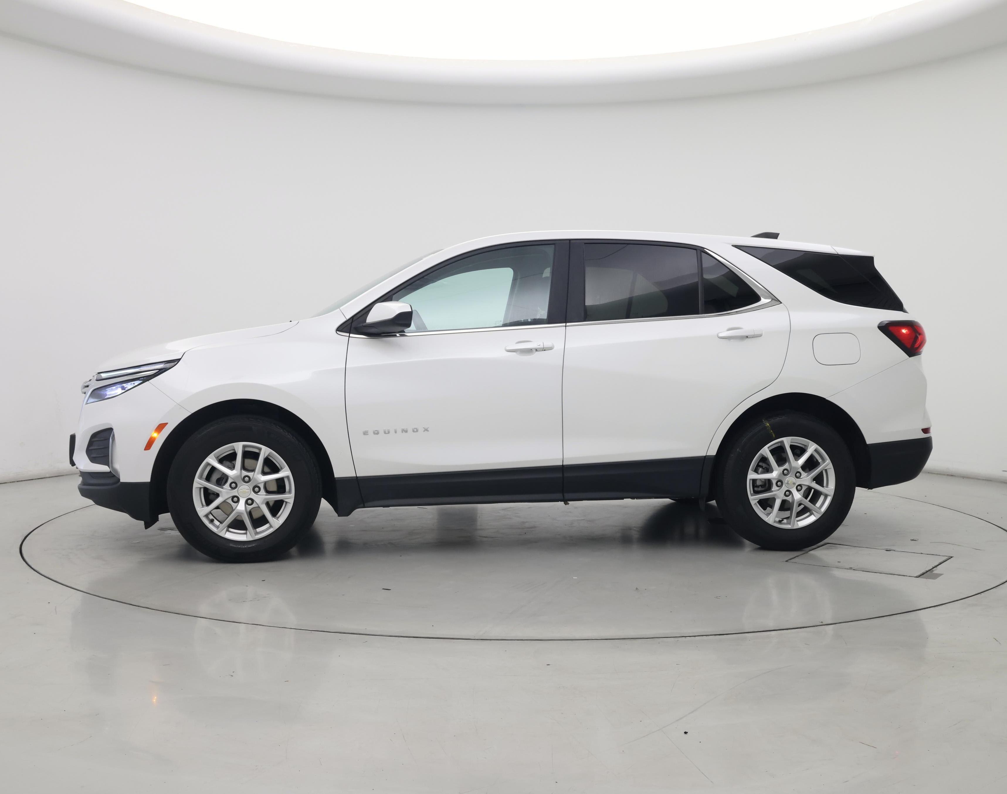 Thumbnail: 2022 Chevrolet Equinox - 3