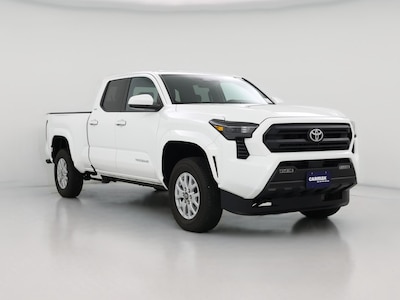 White 2025 Toyota Tacoma SR5