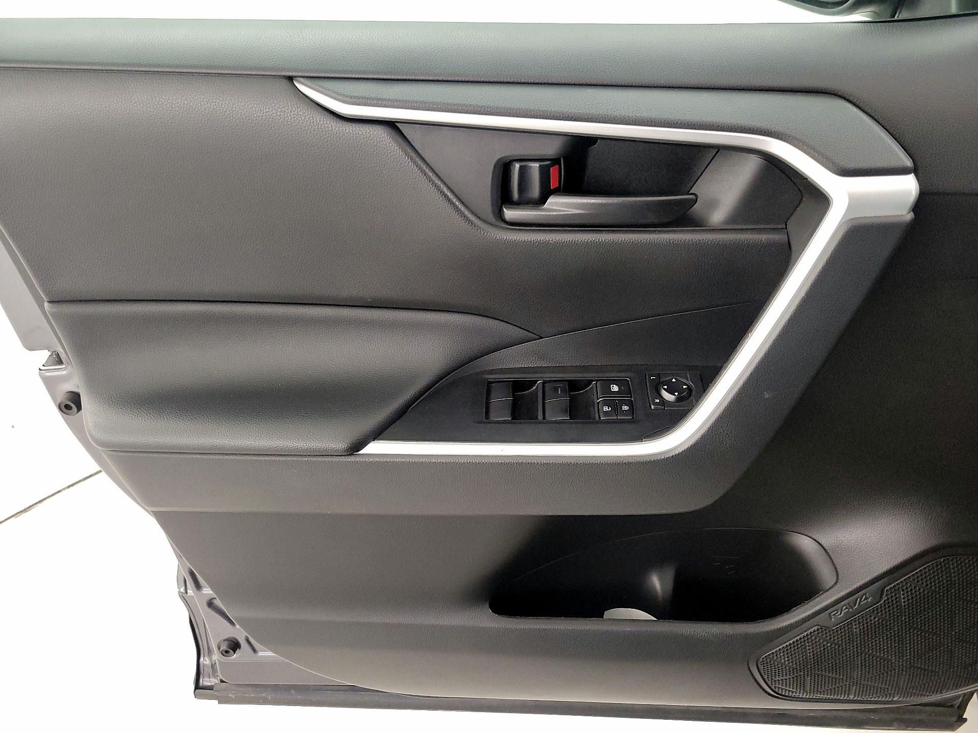 Thumbnail: 2022 Toyota RAV4 - 12