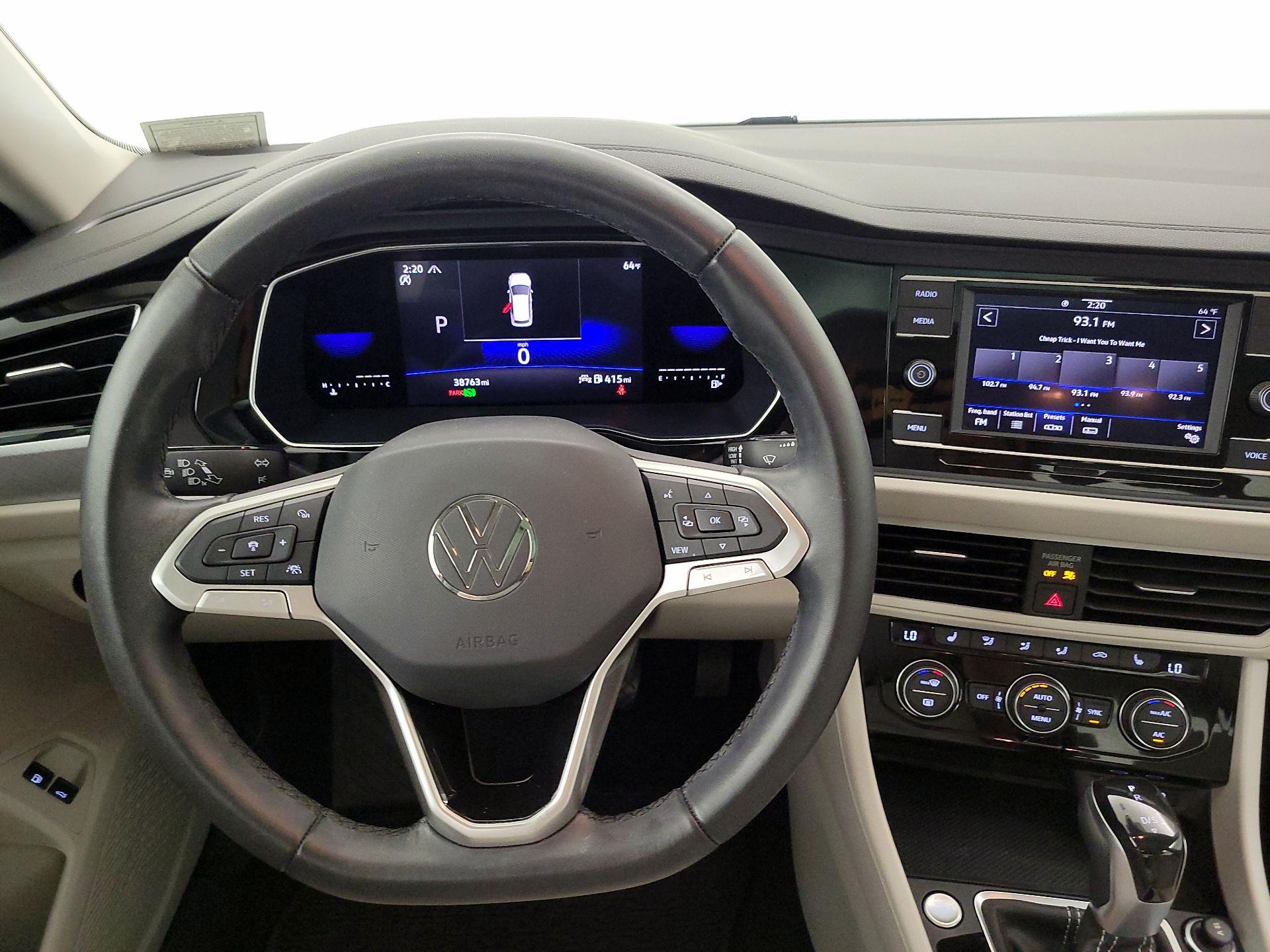 Thumbnail: 2023 Volkswagen Jetta - 10