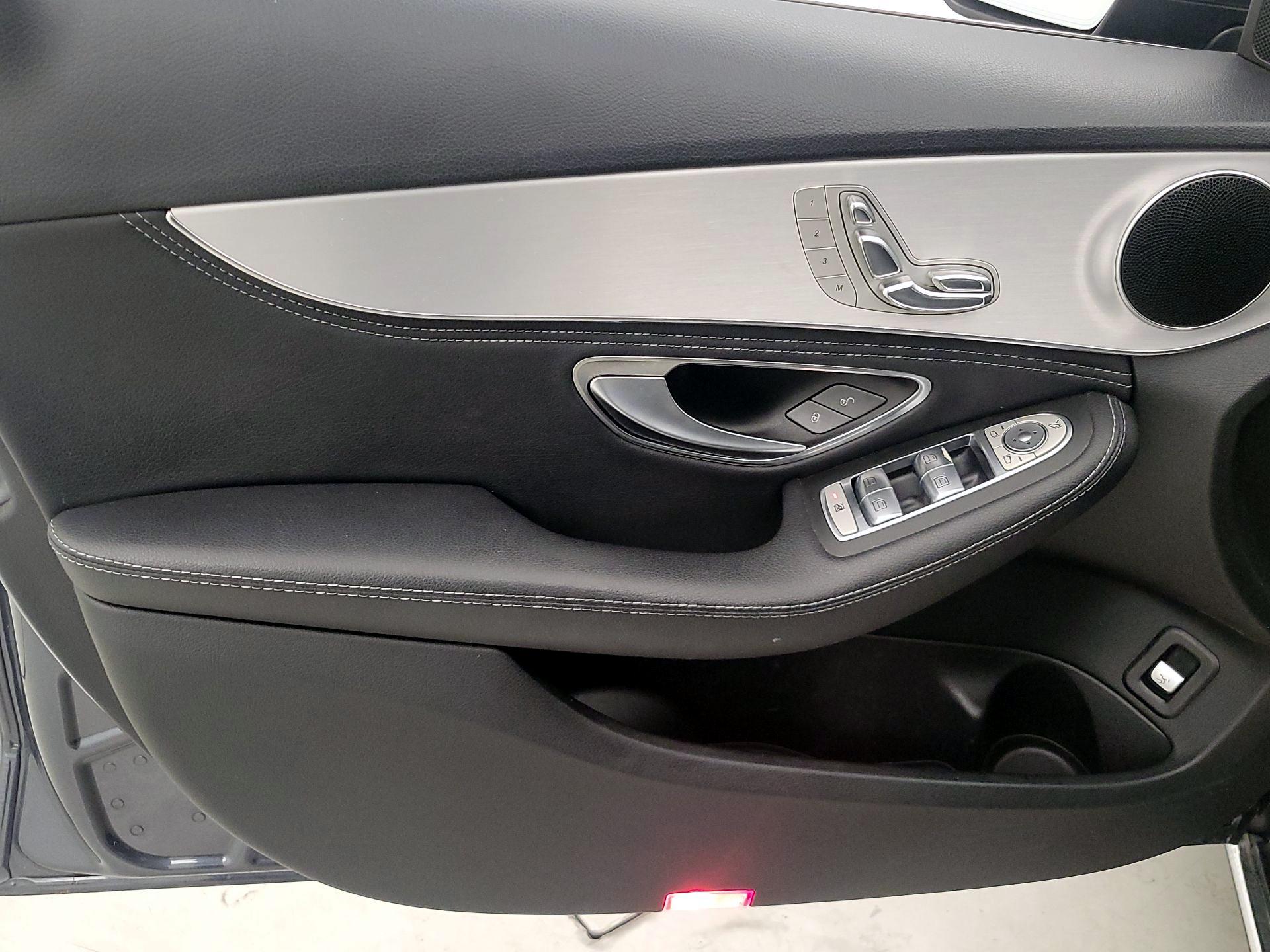 Thumbnail: 2015 Mercedes-Benz C-Class - 12