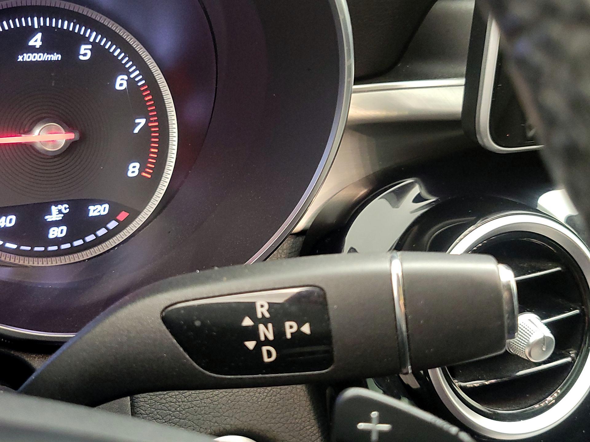 Thumbnail: 2015 Mercedes-Benz C-Class - 18
