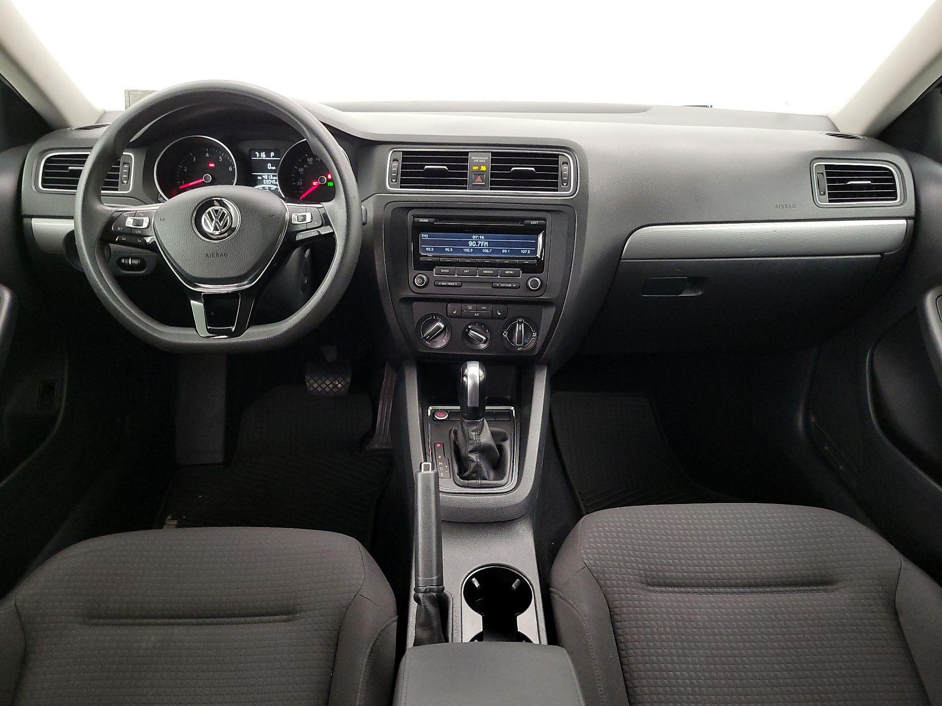 Thumbnail: 2015 Volkswagen Jetta - 9