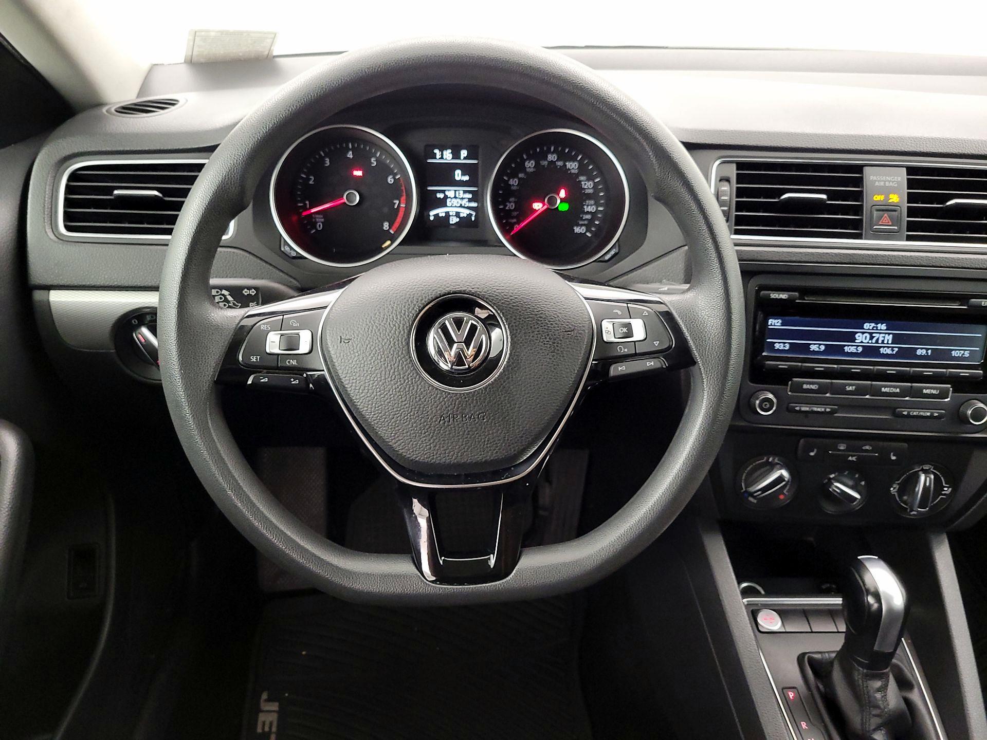 Thumbnail: 2015 Volkswagen Jetta - 10