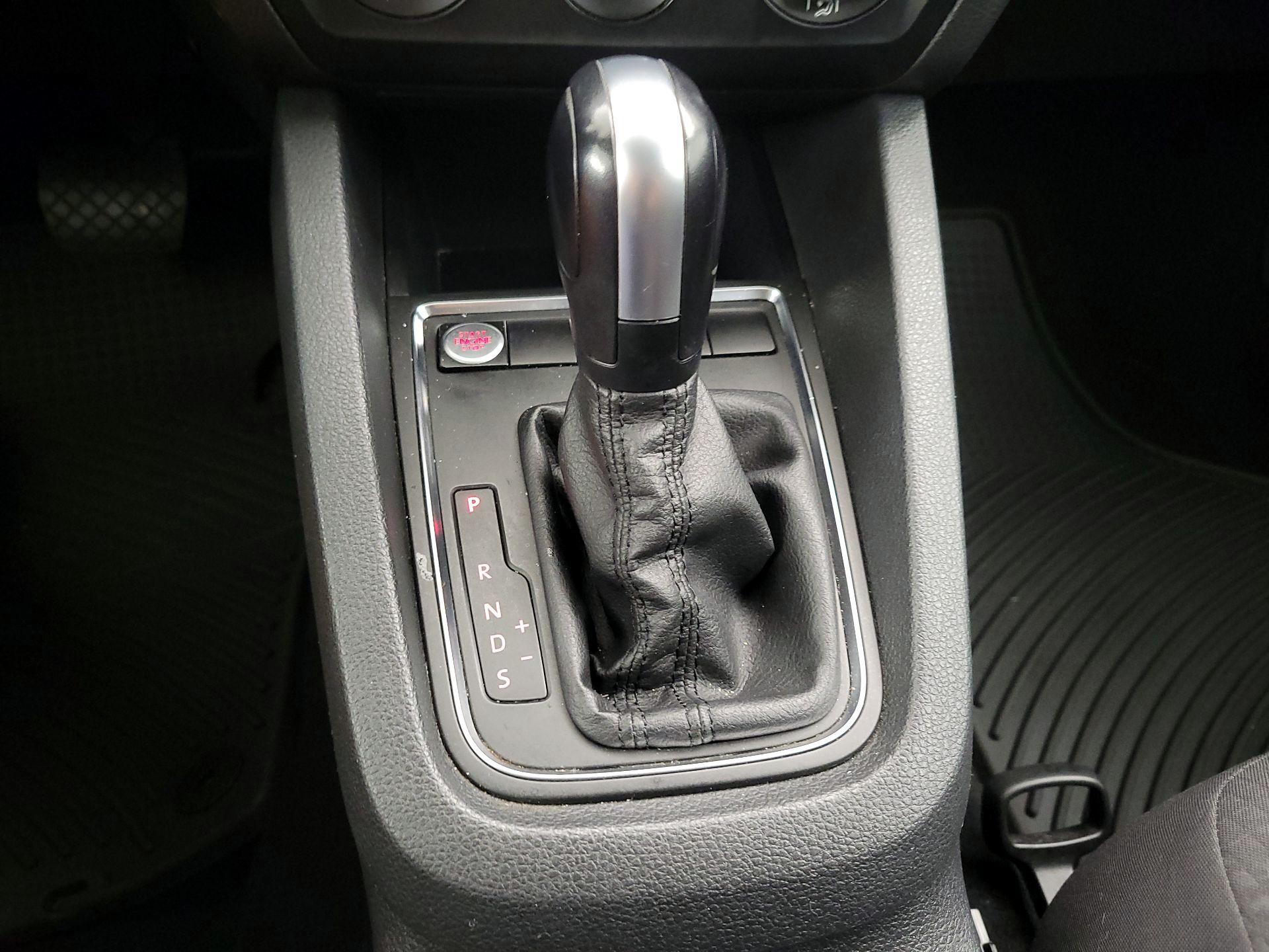Thumbnail: 2015 Volkswagen Jetta - 16