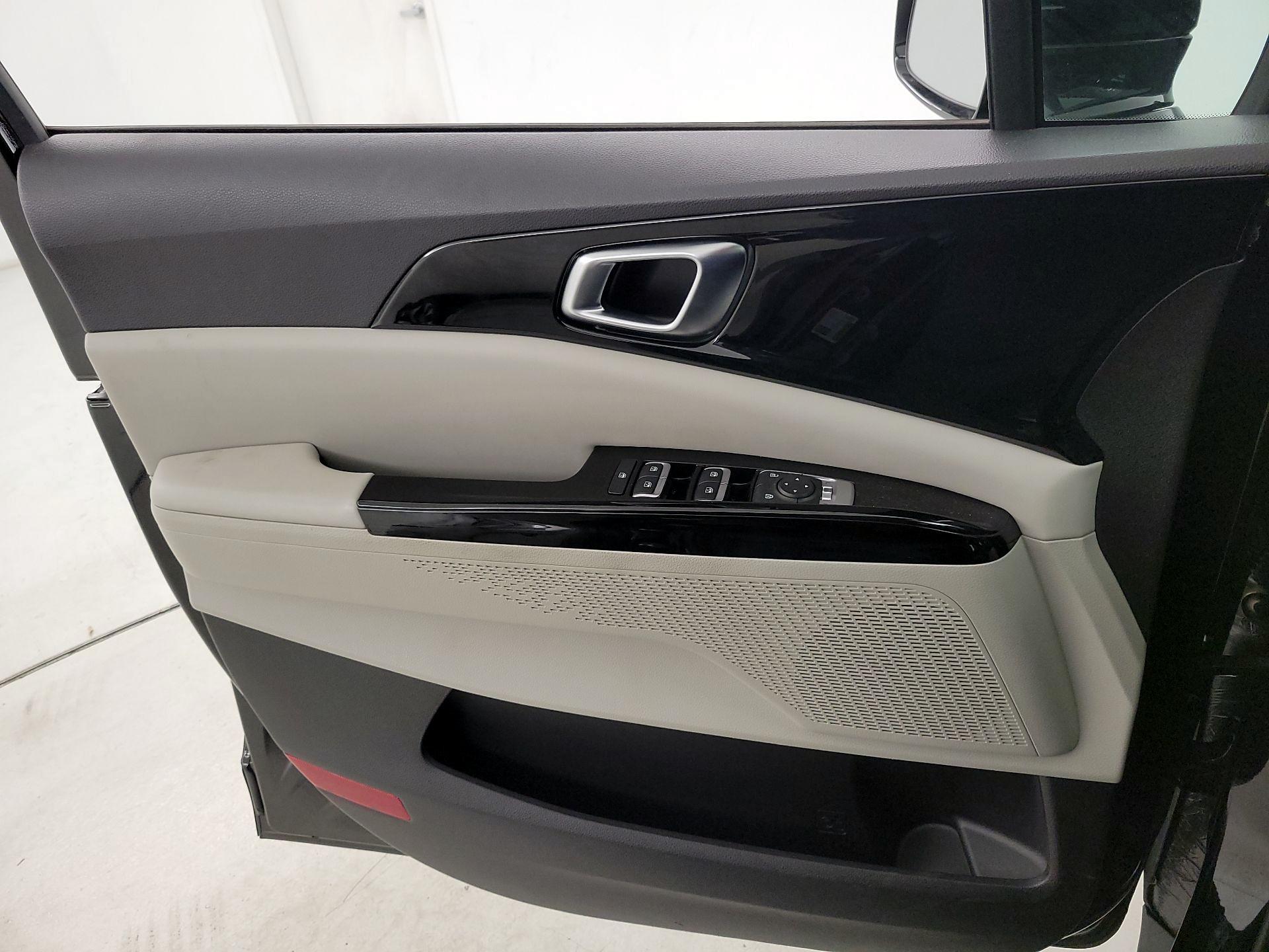 Thumbnail: 2022 Kia Carnival - 12