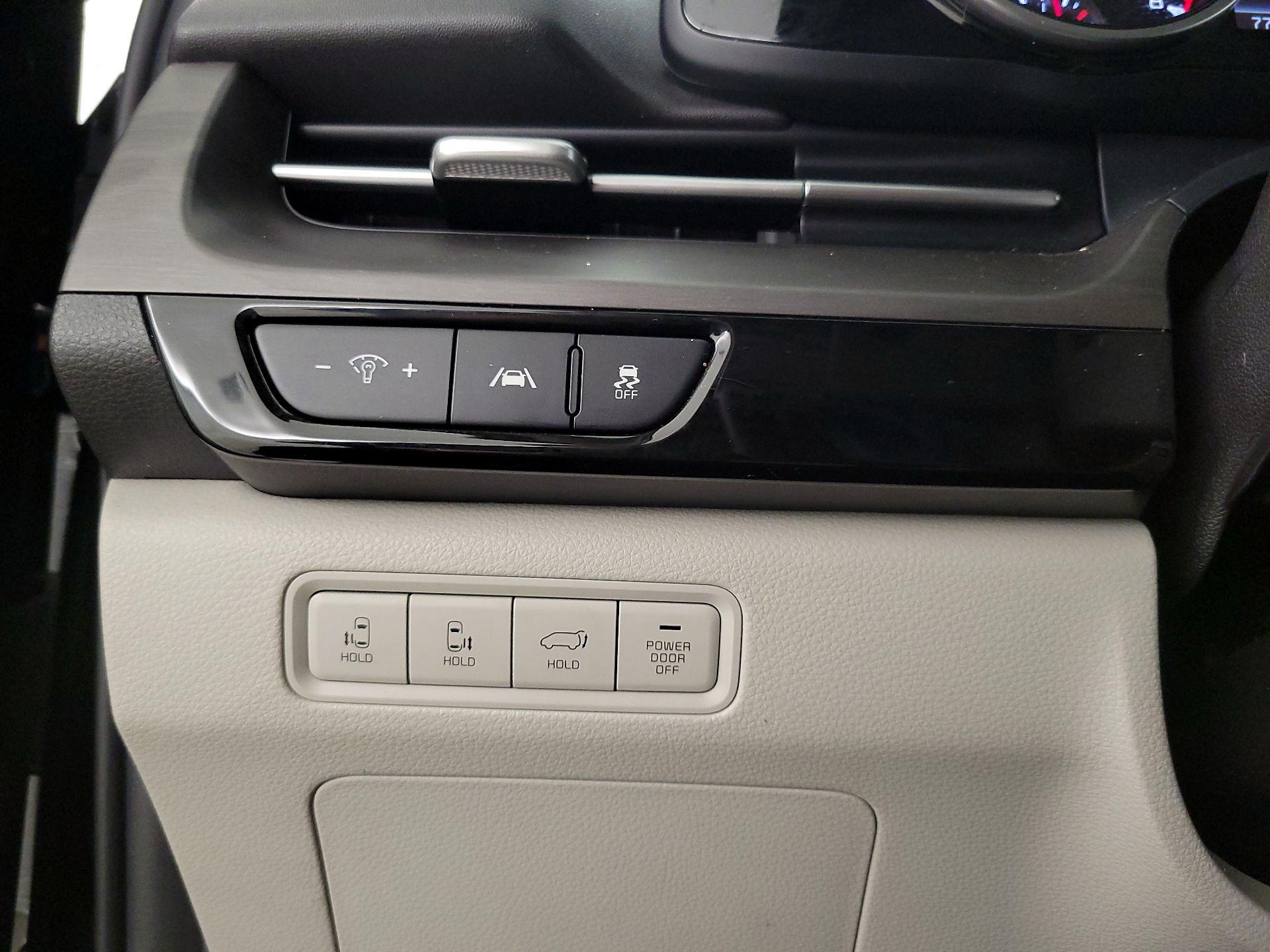 Thumbnail: 2022 Kia Carnival - 13