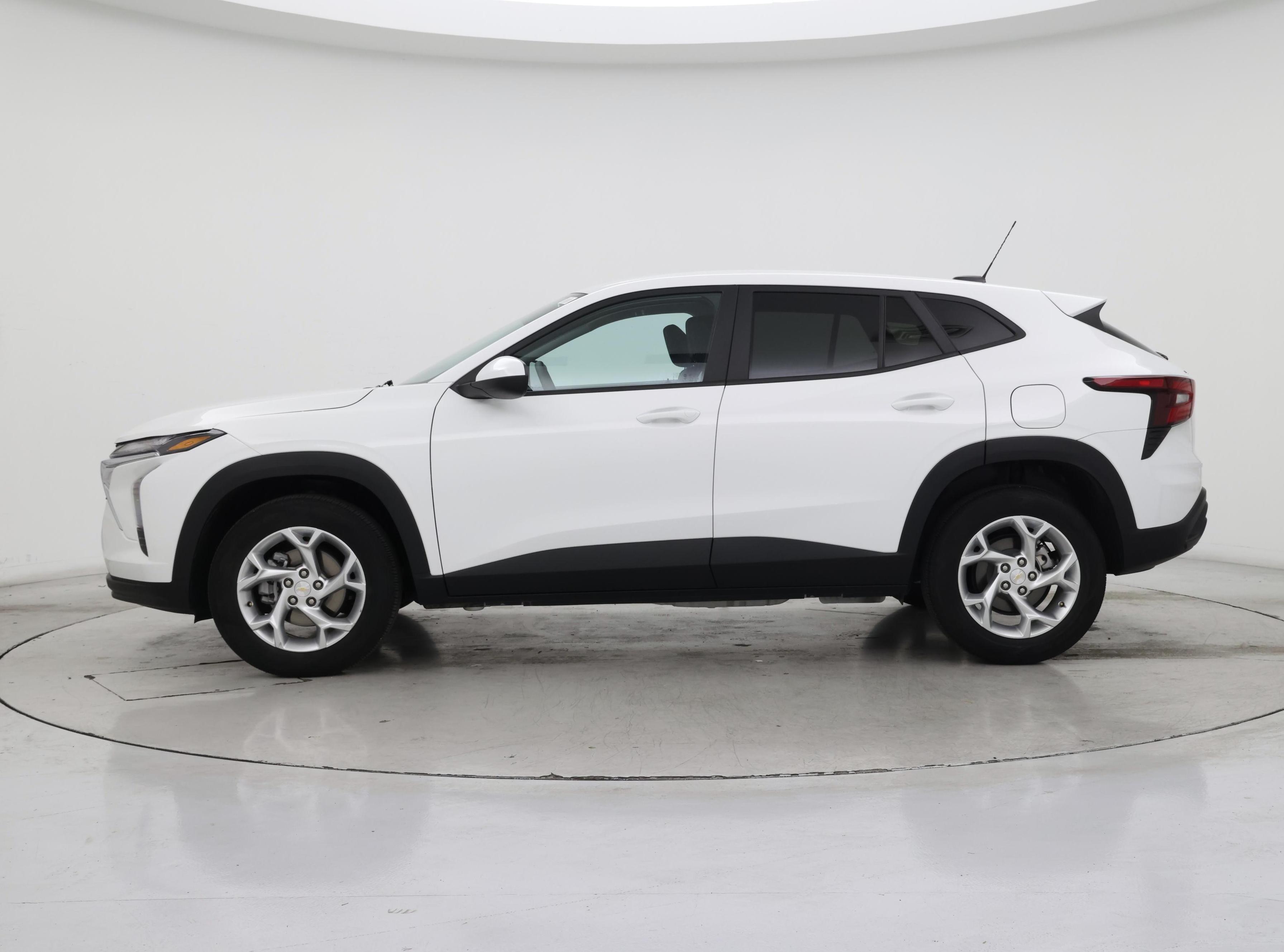 Thumbnail: 2024 Chevrolet Trax - 3