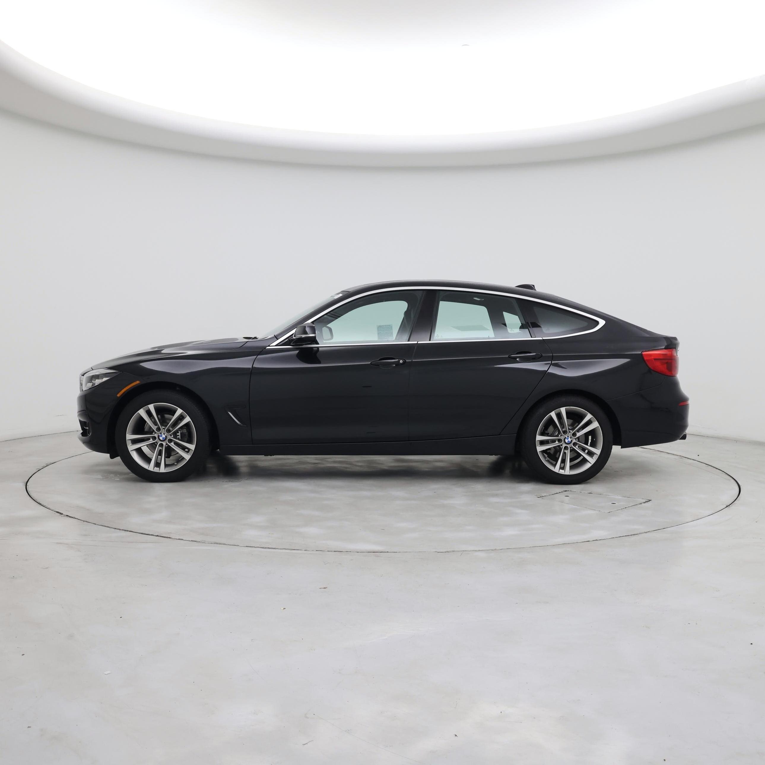 Thumbnail: 2018 BMW 3 Series - 3