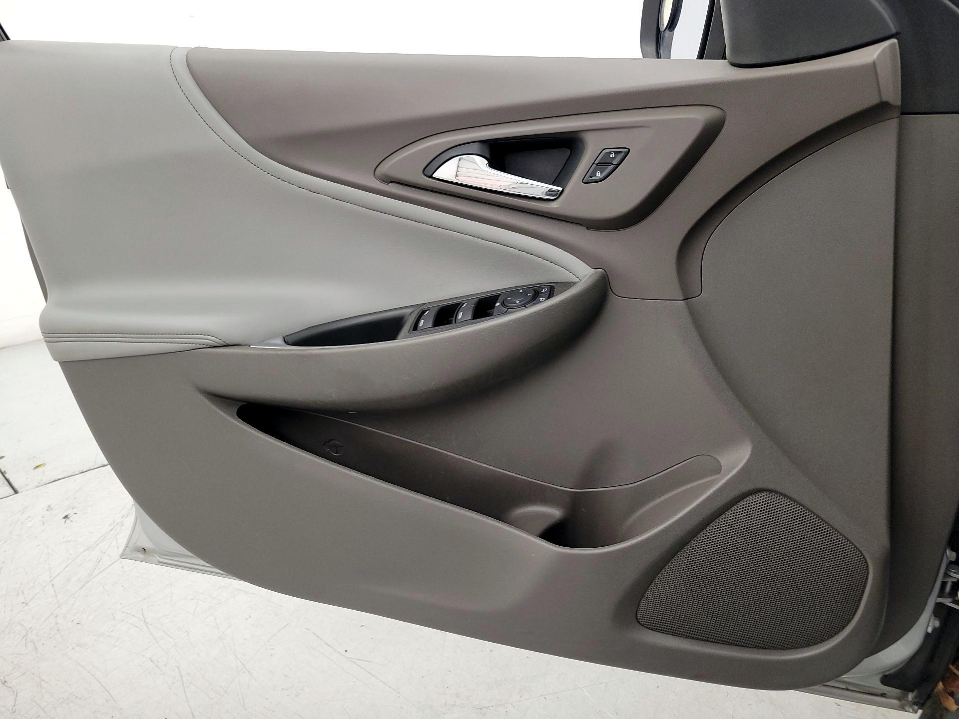 Thumbnail: 2019 Chevrolet Malibu - 12