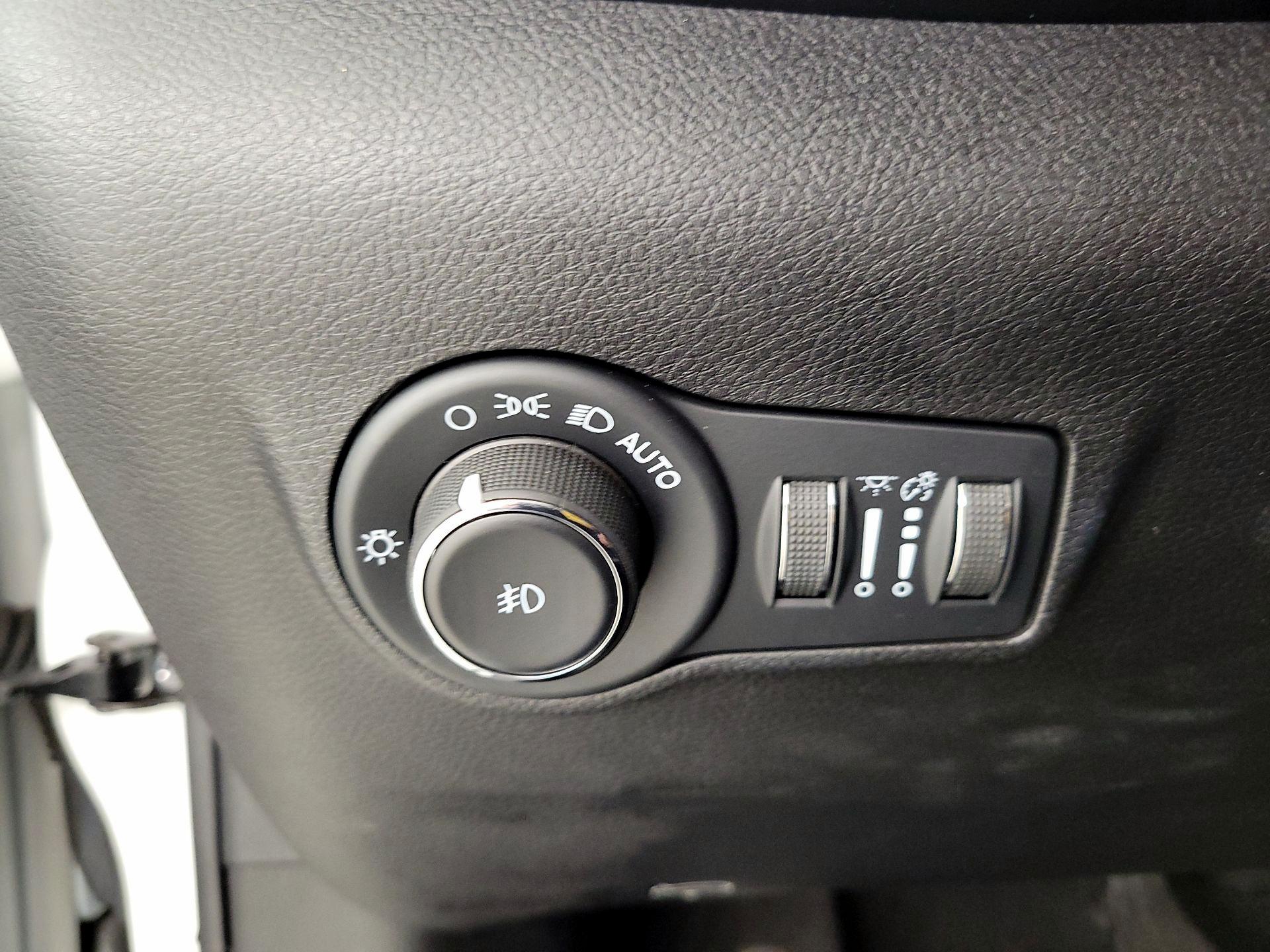 Thumbnail: 2022 Jeep Compass - 13