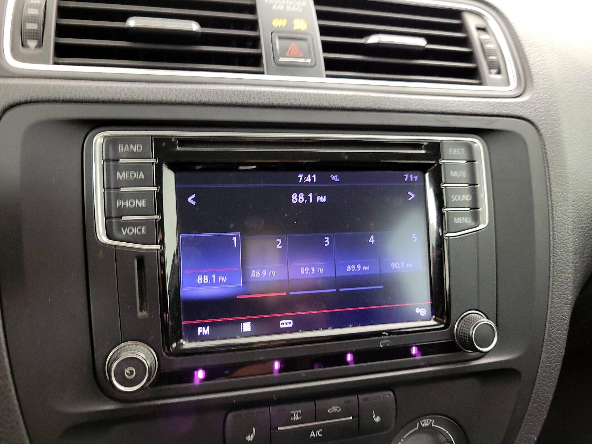 Thumbnail: 2016 Volkswagen Jetta - 15