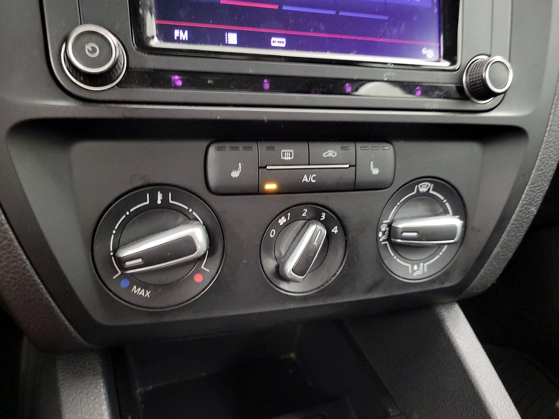 Thumbnail: 2016 Volkswagen Jetta - 16