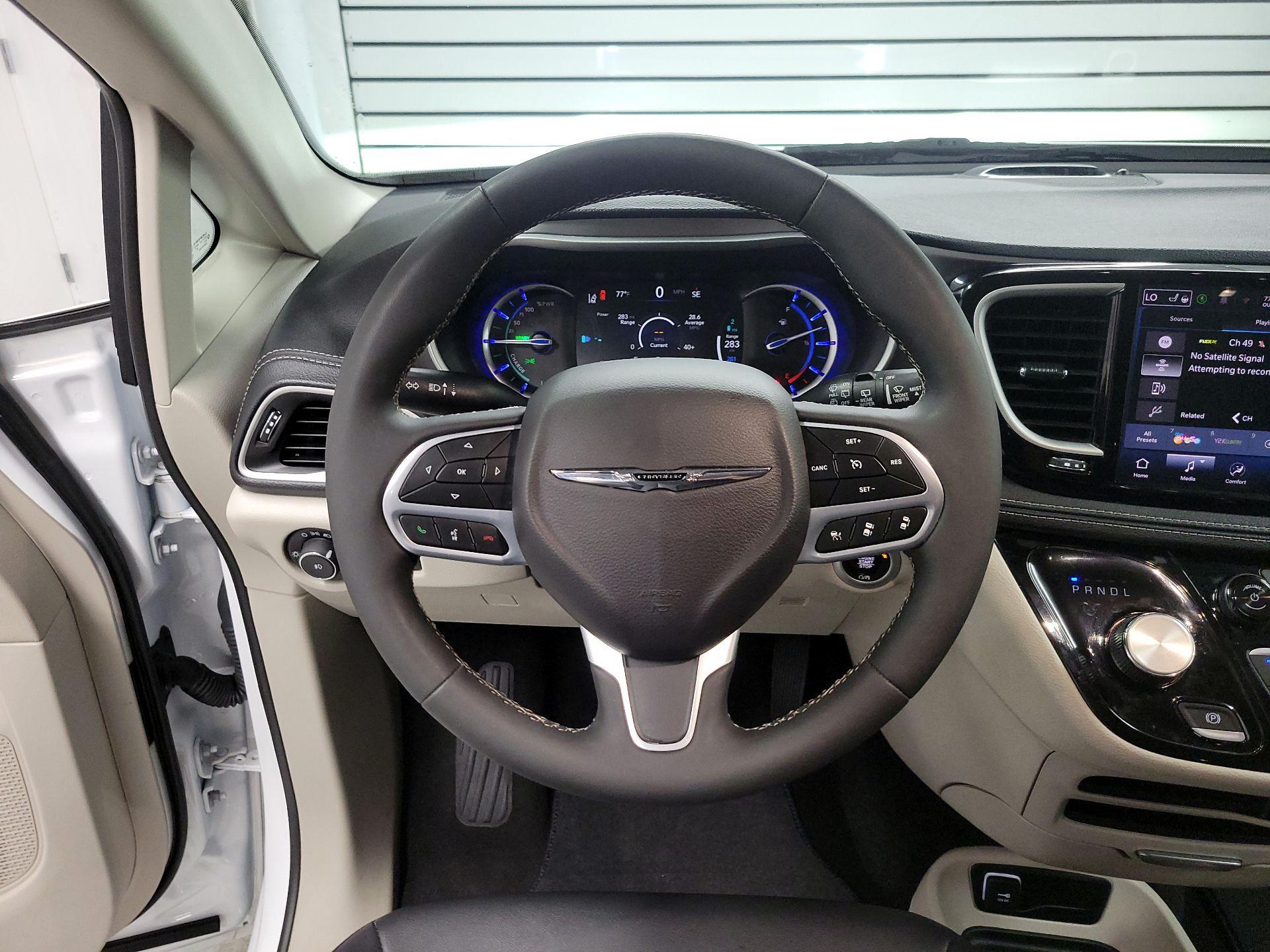 Thumbnail: 2024 Chrysler Pacifica - 10