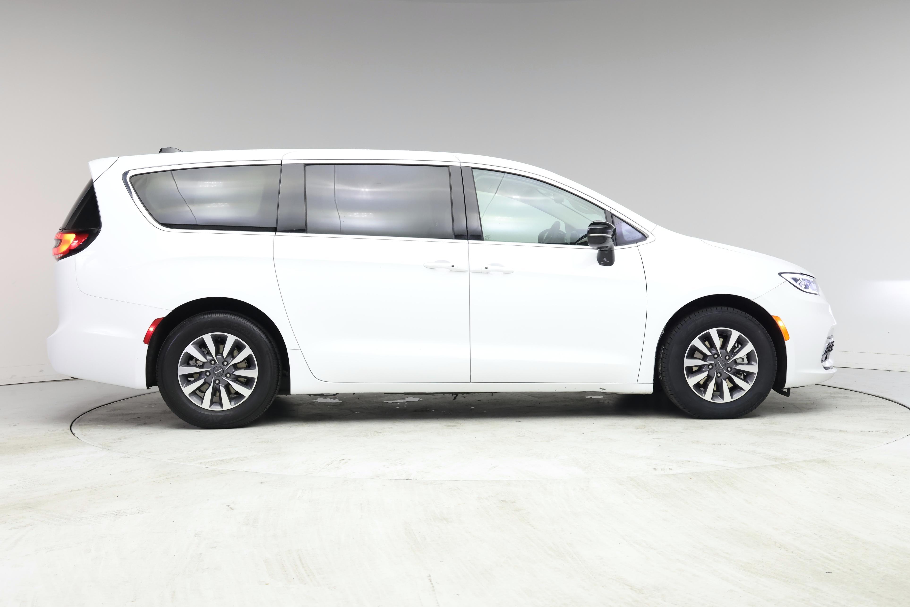 Thumbnail: 2024 Chrysler Pacifica - 7