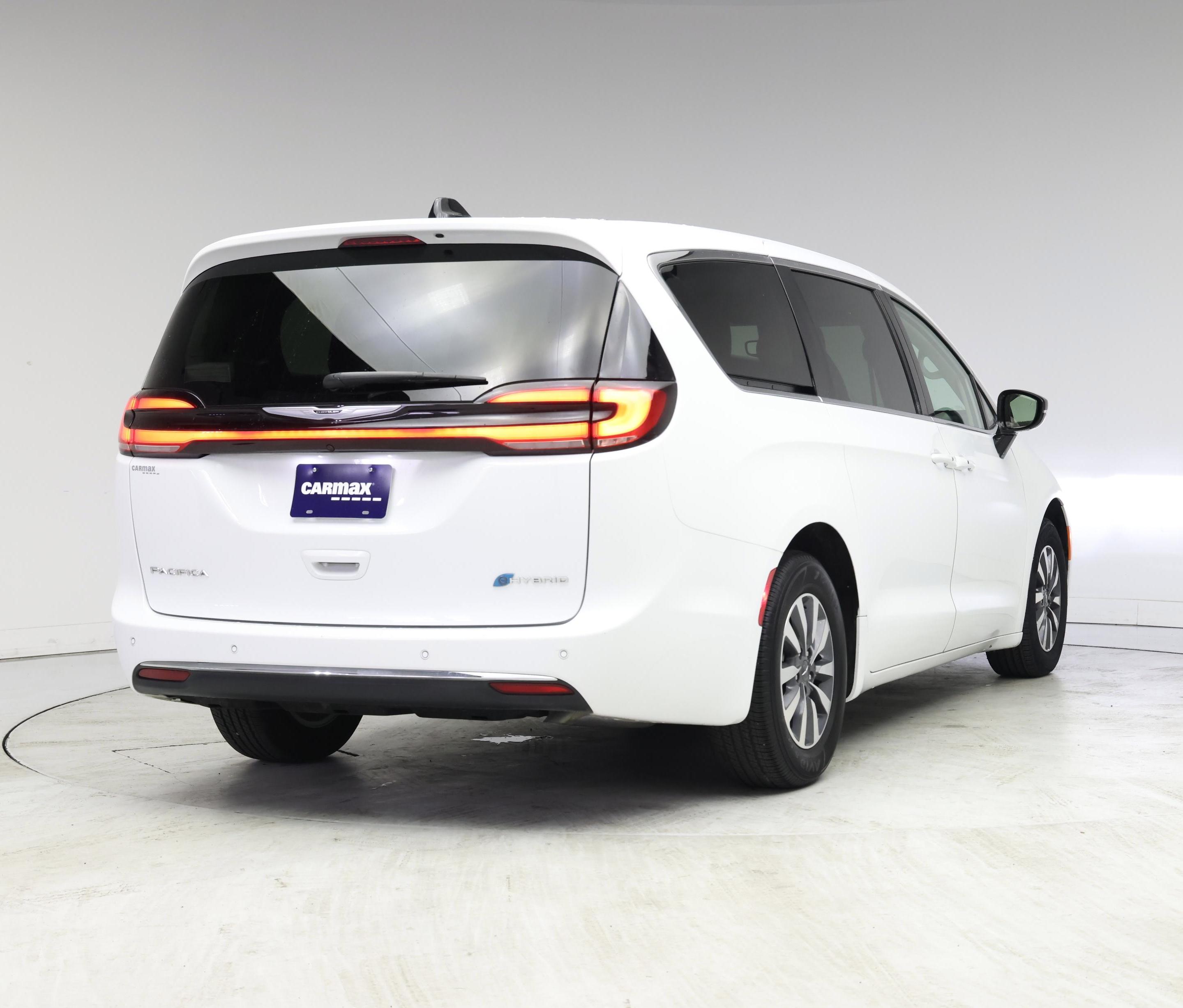 Thumbnail: 2024 Chrysler Pacifica - 8