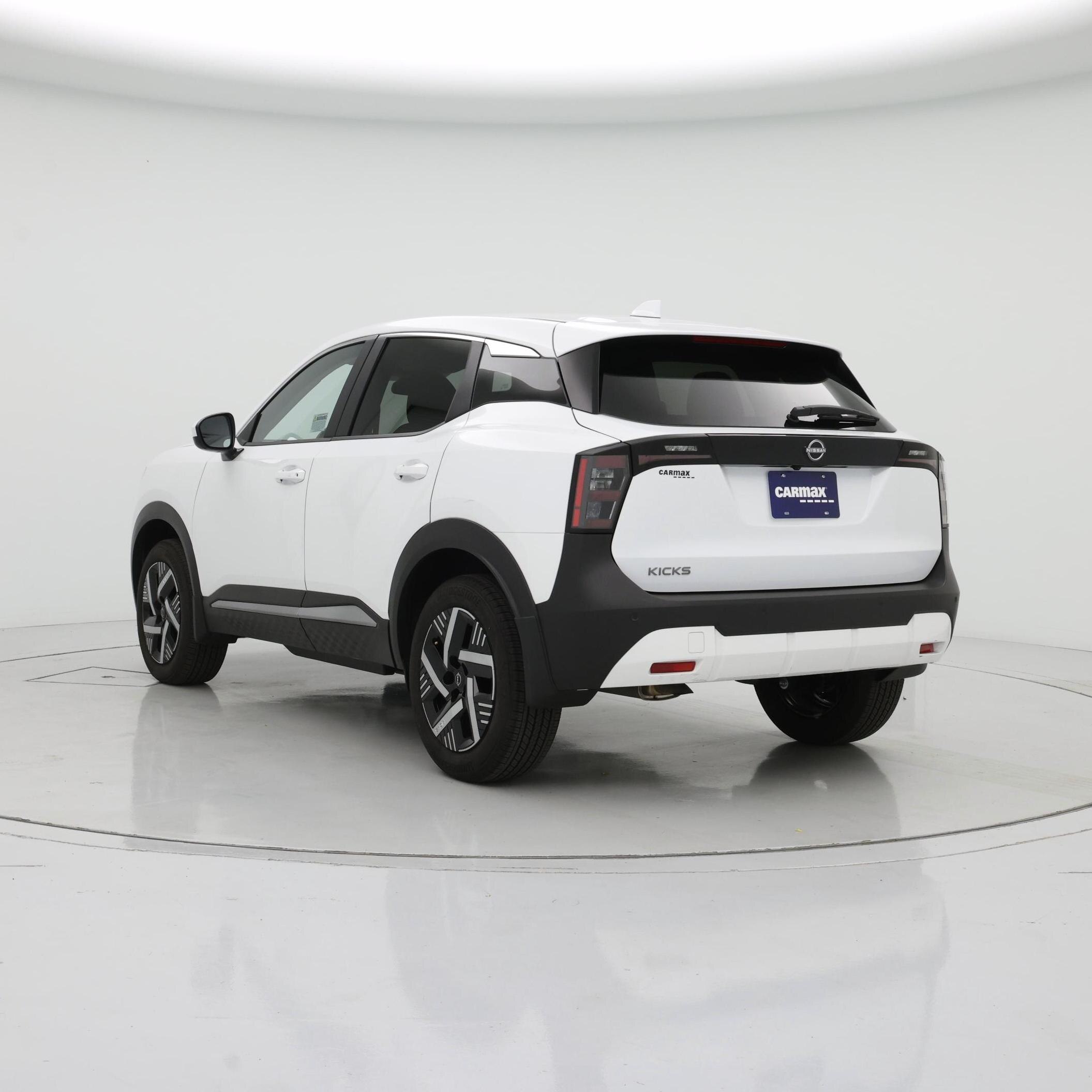 Thumbnail: 2025 Nissan Kicks - 2