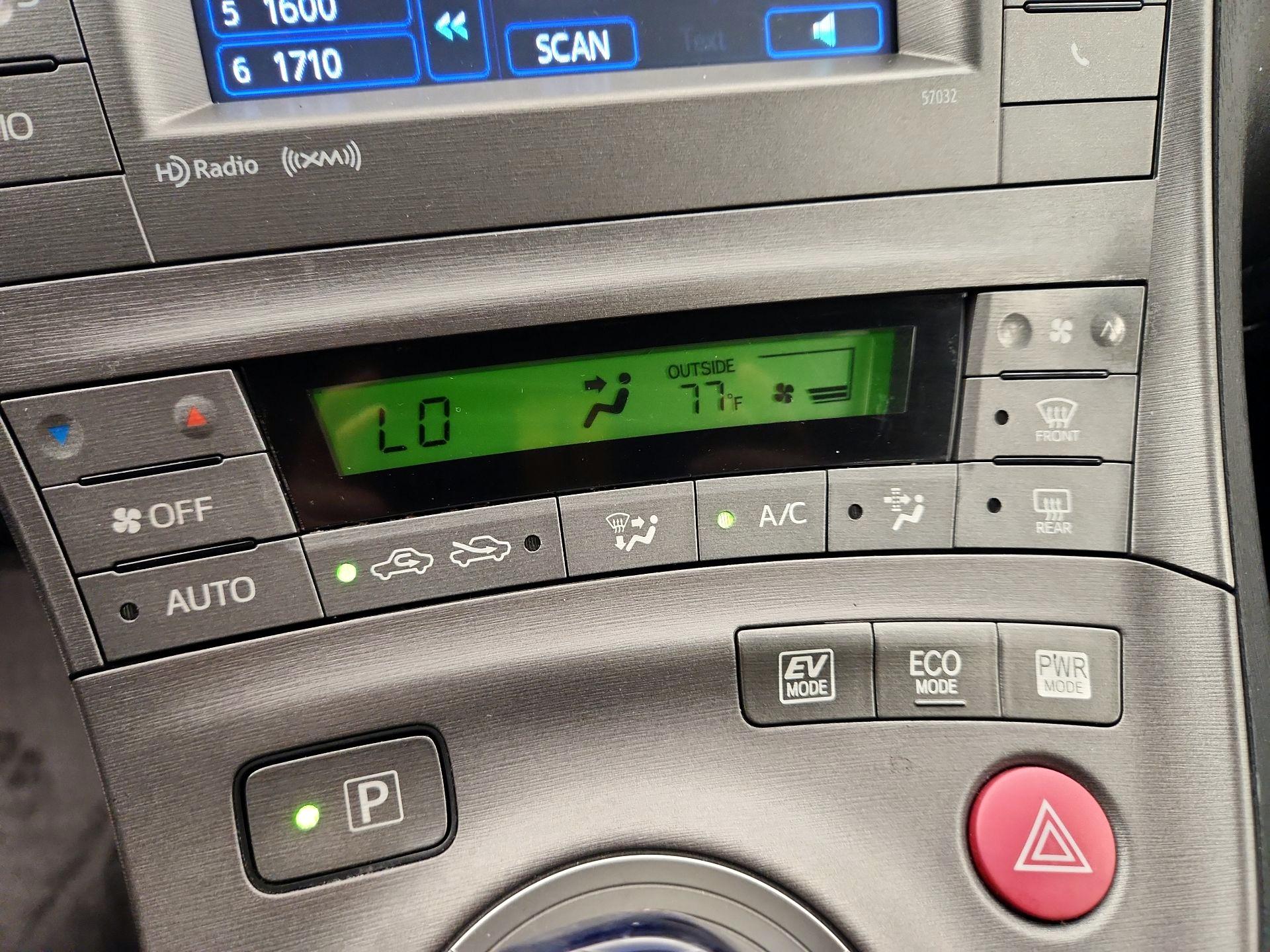 Thumbnail: 2014 Toyota Prius - 15