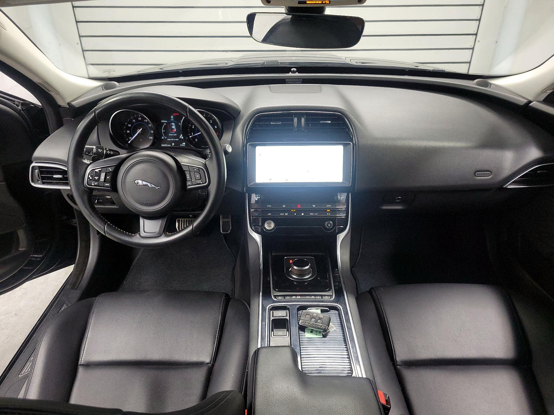 Thumbnail: 2019 Jaguar XE - 9