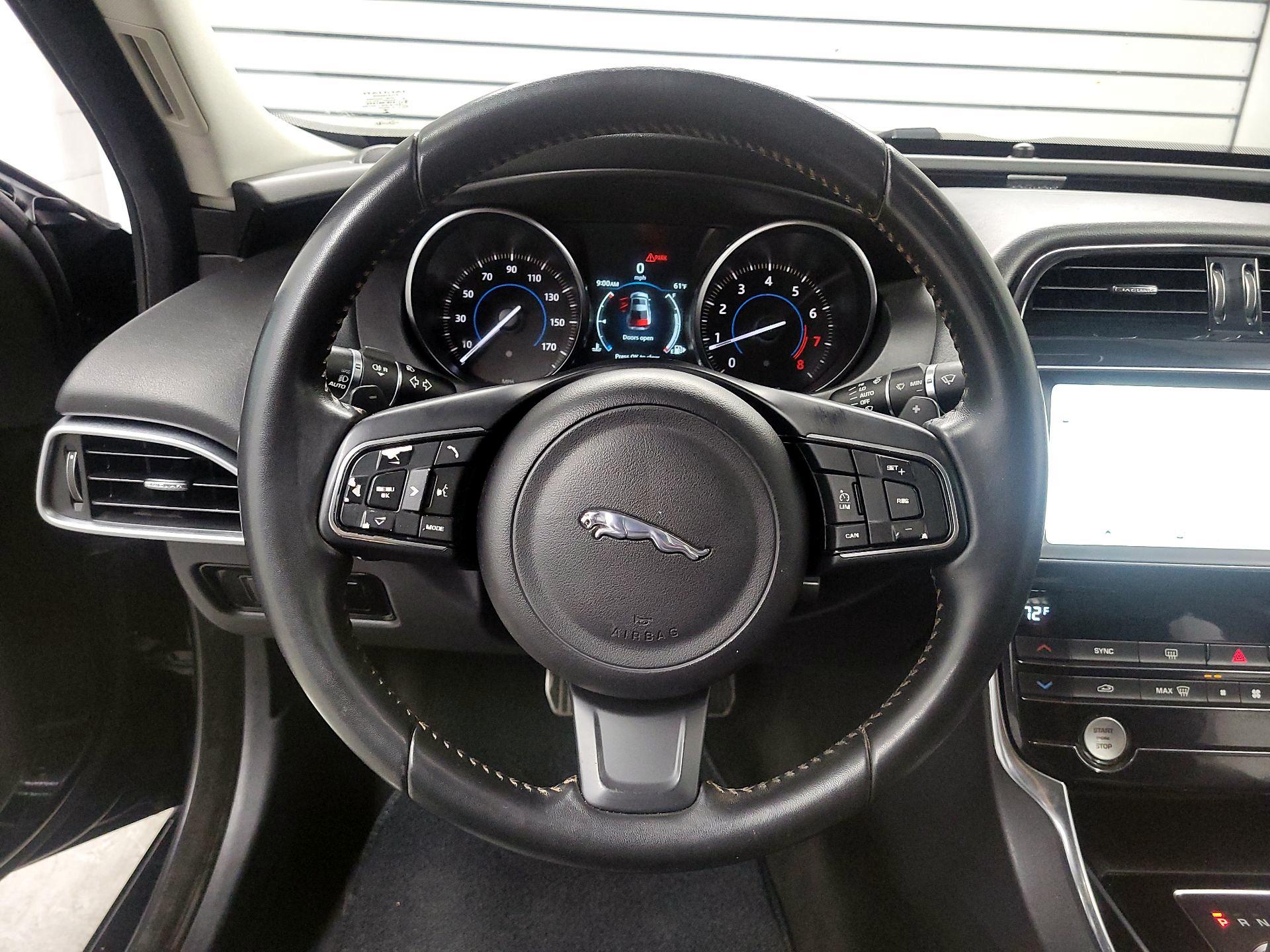 Thumbnail: 2019 Jaguar XE - 10