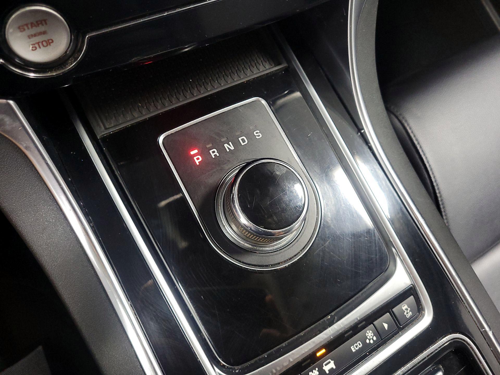 Thumbnail: 2019 Jaguar XE - 17