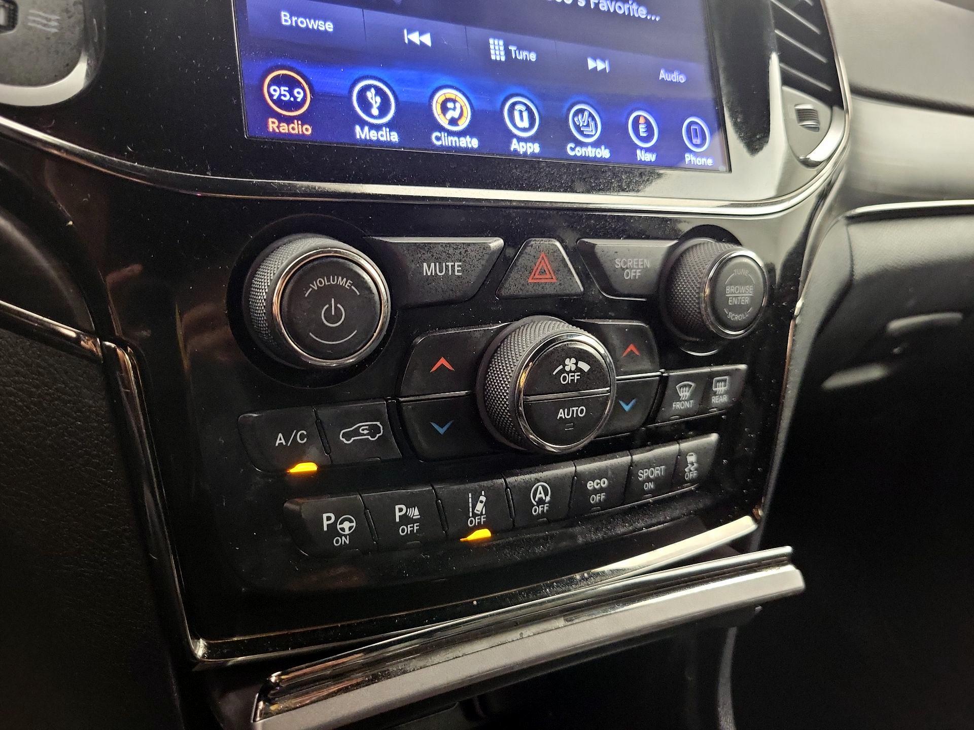 Thumbnail: 2019 Jeep Grand Cherokee - 17