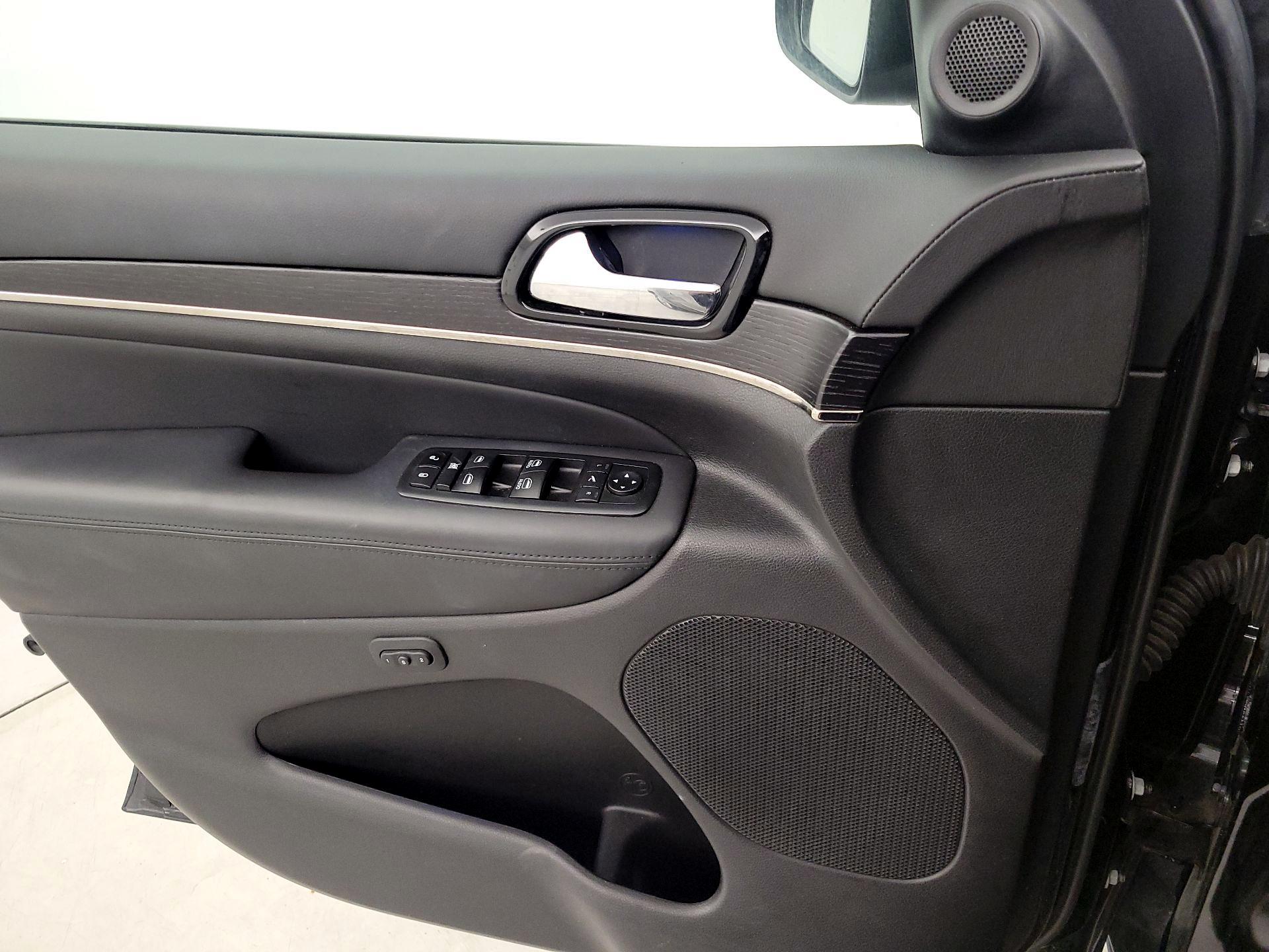 Thumbnail: 2019 Jeep Grand Cherokee - 12
