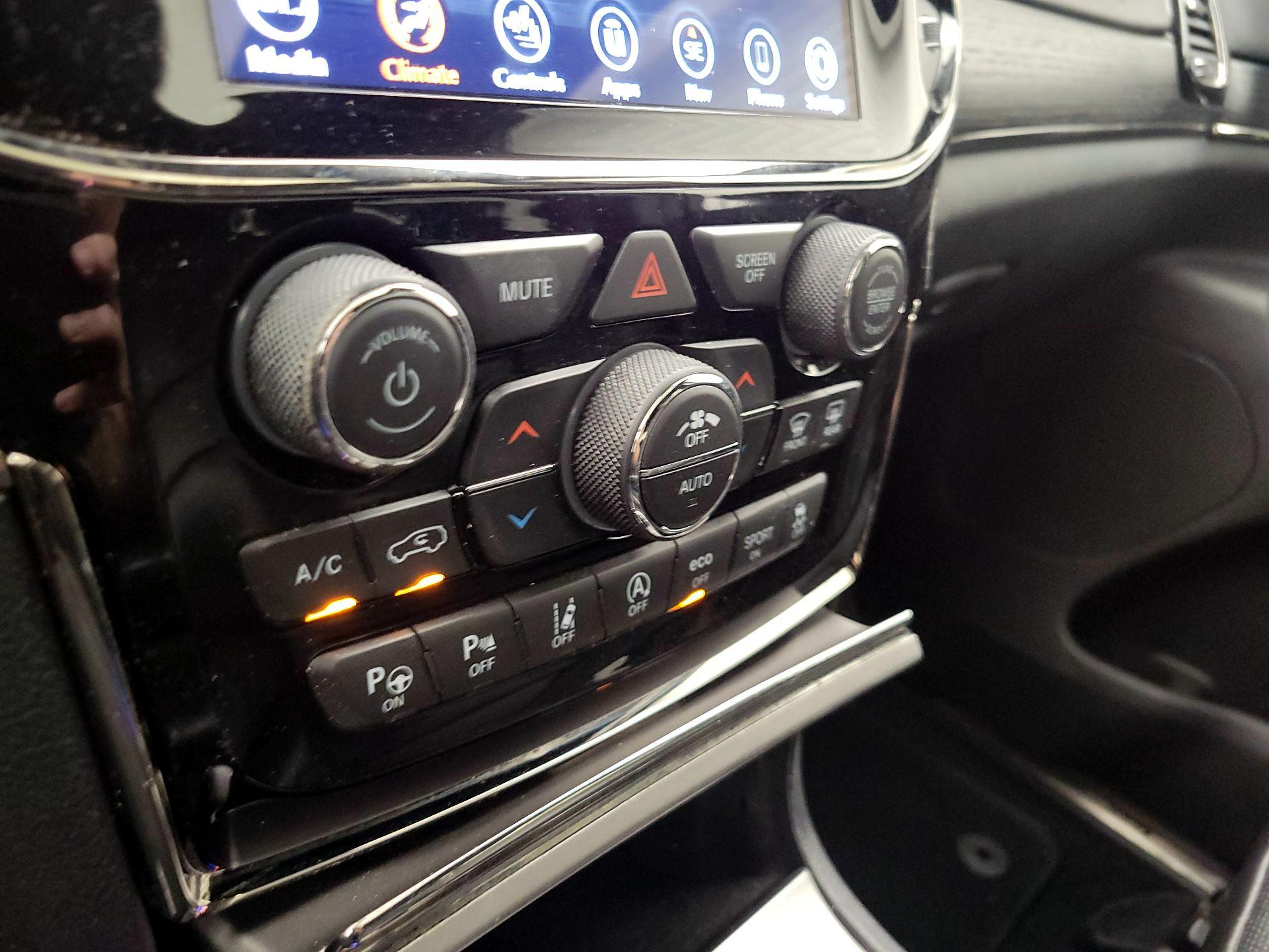 Thumbnail: 2019 Jeep Grand Cherokee - 17