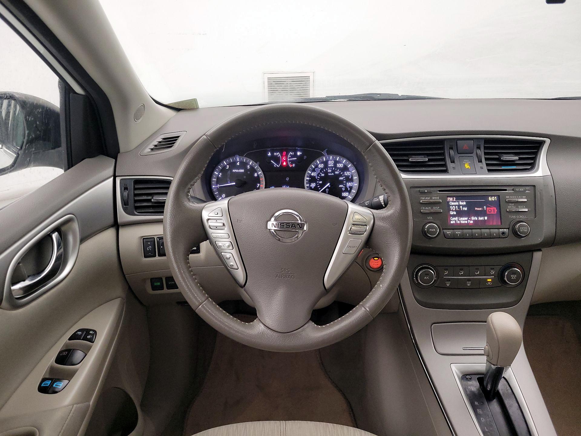 Thumbnail: 2014 Nissan Sentra - 10