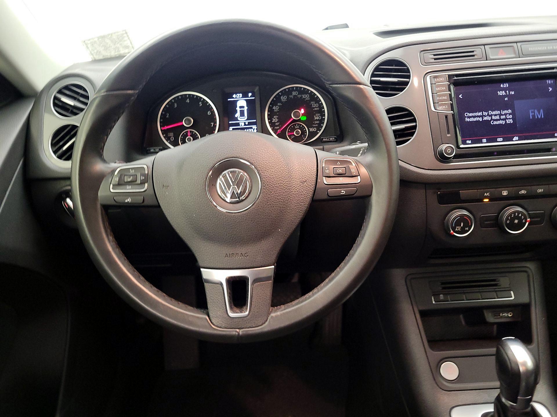 Thumbnail: 2017 Volkswagen Tiguan - 10