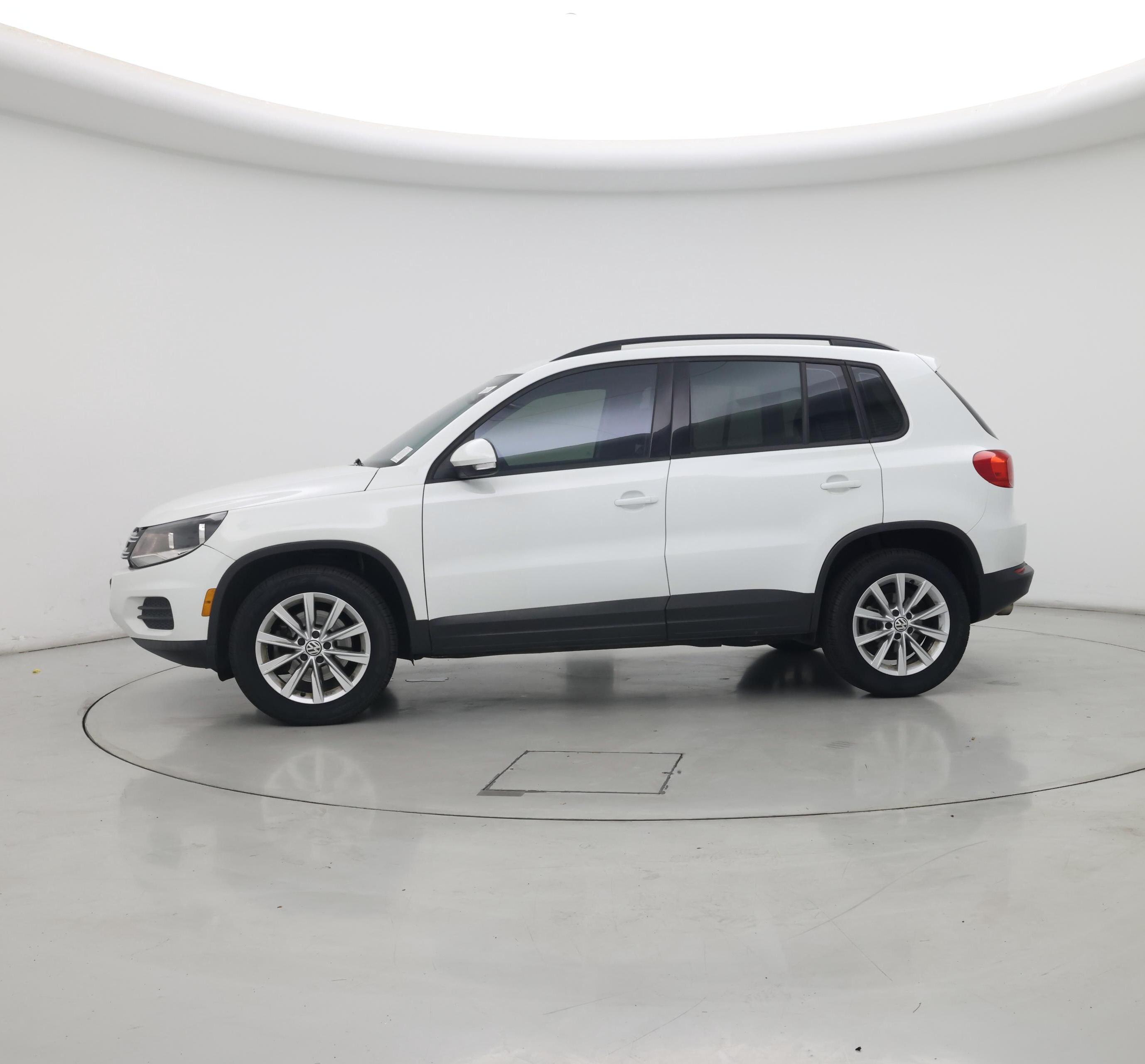 Thumbnail: 2017 Volkswagen Tiguan - 3
