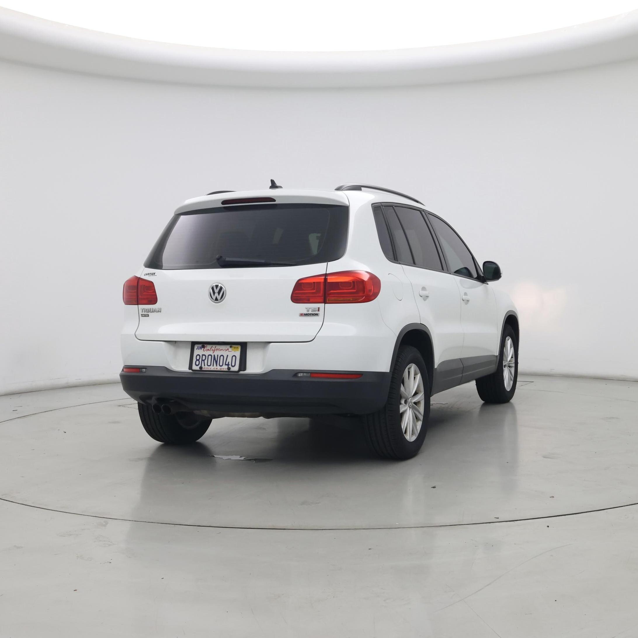 Thumbnail: 2017 Volkswagen Tiguan - 8