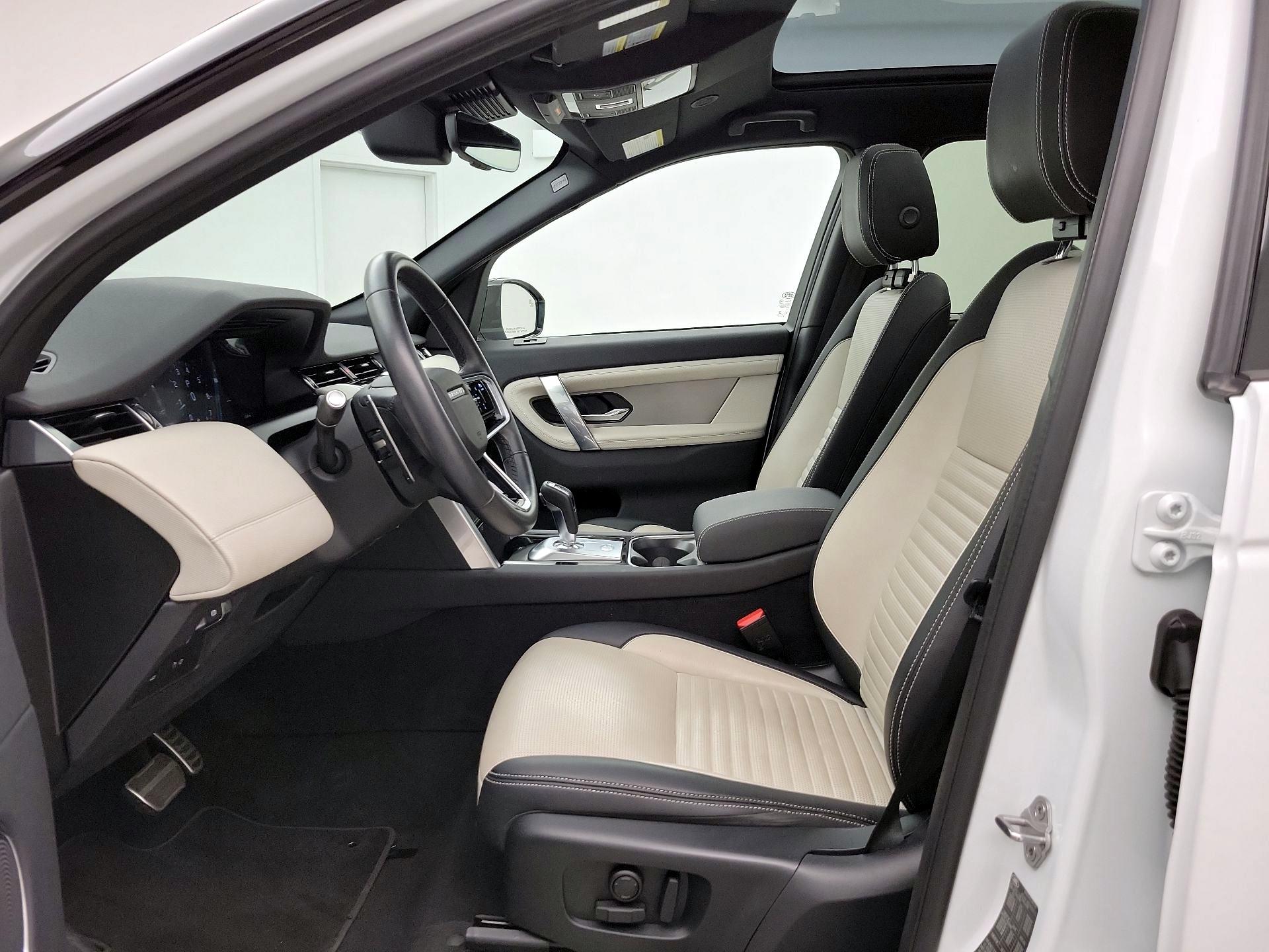 Thumbnail: 2023 Land Rover Discovery Sport - 11