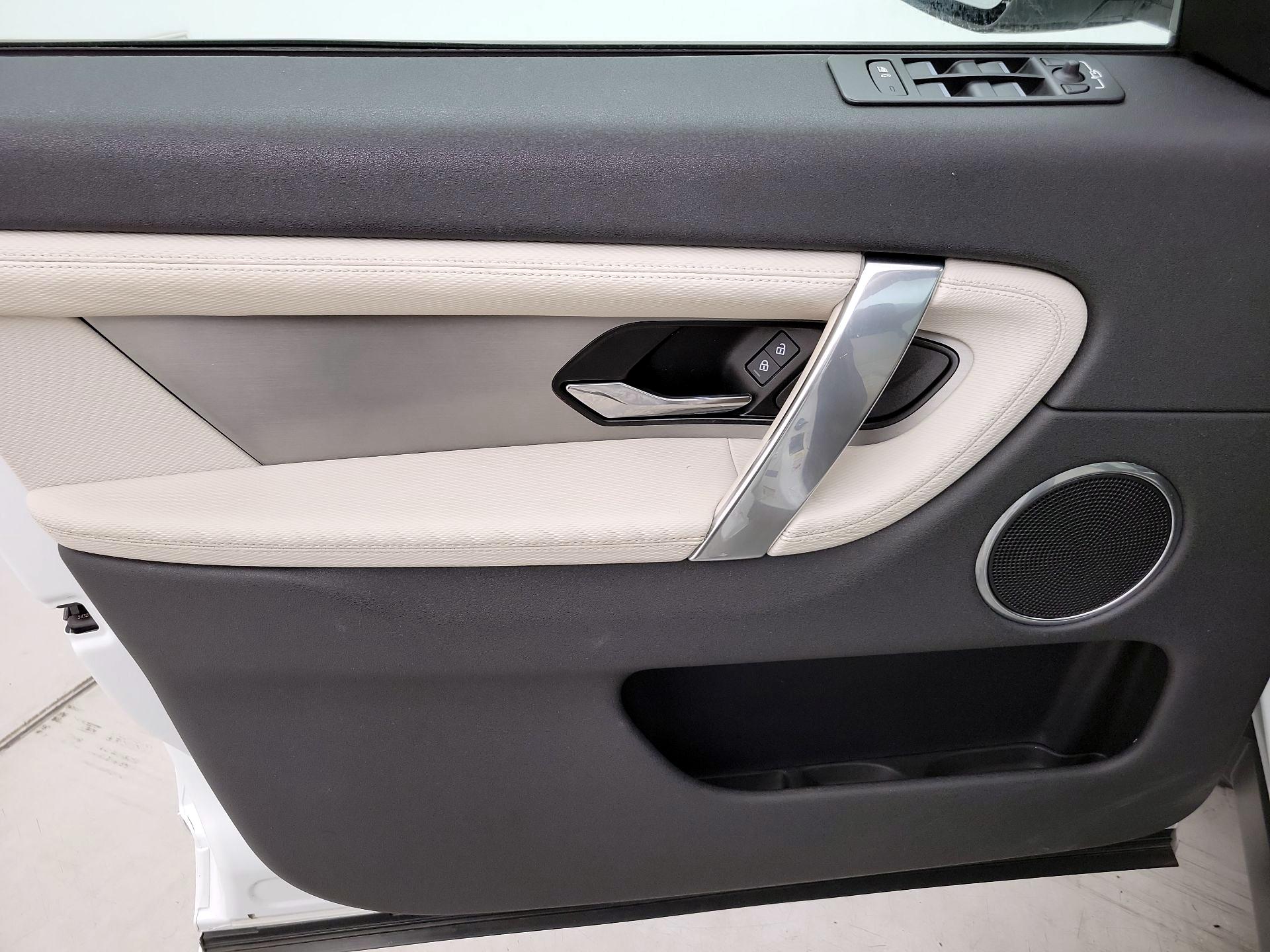 Thumbnail: 2023 Land Rover Discovery Sport - 12